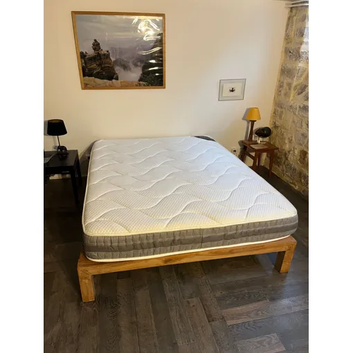 Grand lit solide (sommier en bois + matelas ferme) 206 x 154 cm Bon état reconditionné disponible sur Rakuten
