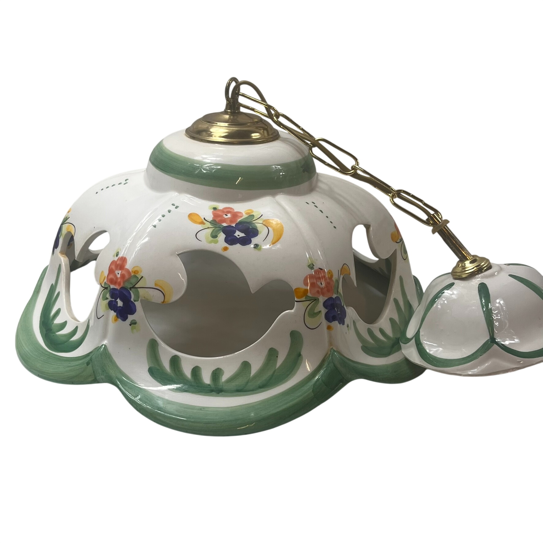 Grand lustre en céramique Très bon état - 37,00 € Grand lustre en céramique Très bon état reconditionné disponible sur Label Emmaüs