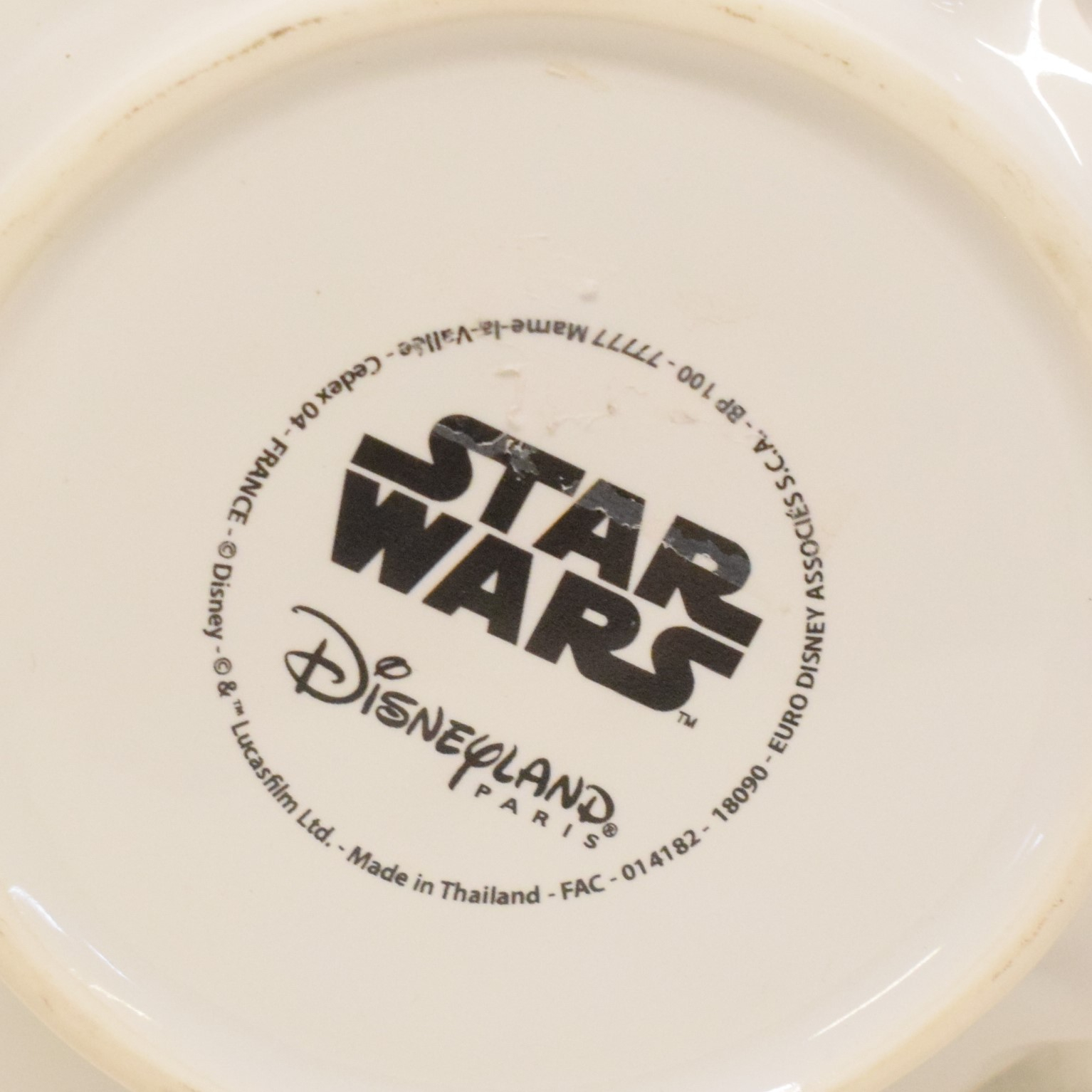 Voir photo 5 de Grand mug Stromtrooper 3D Lucasfilm Disneyland Paris Grand mug Stromtrooper 3D Lucasfilm Disneyland Paris reconditionné photo 5