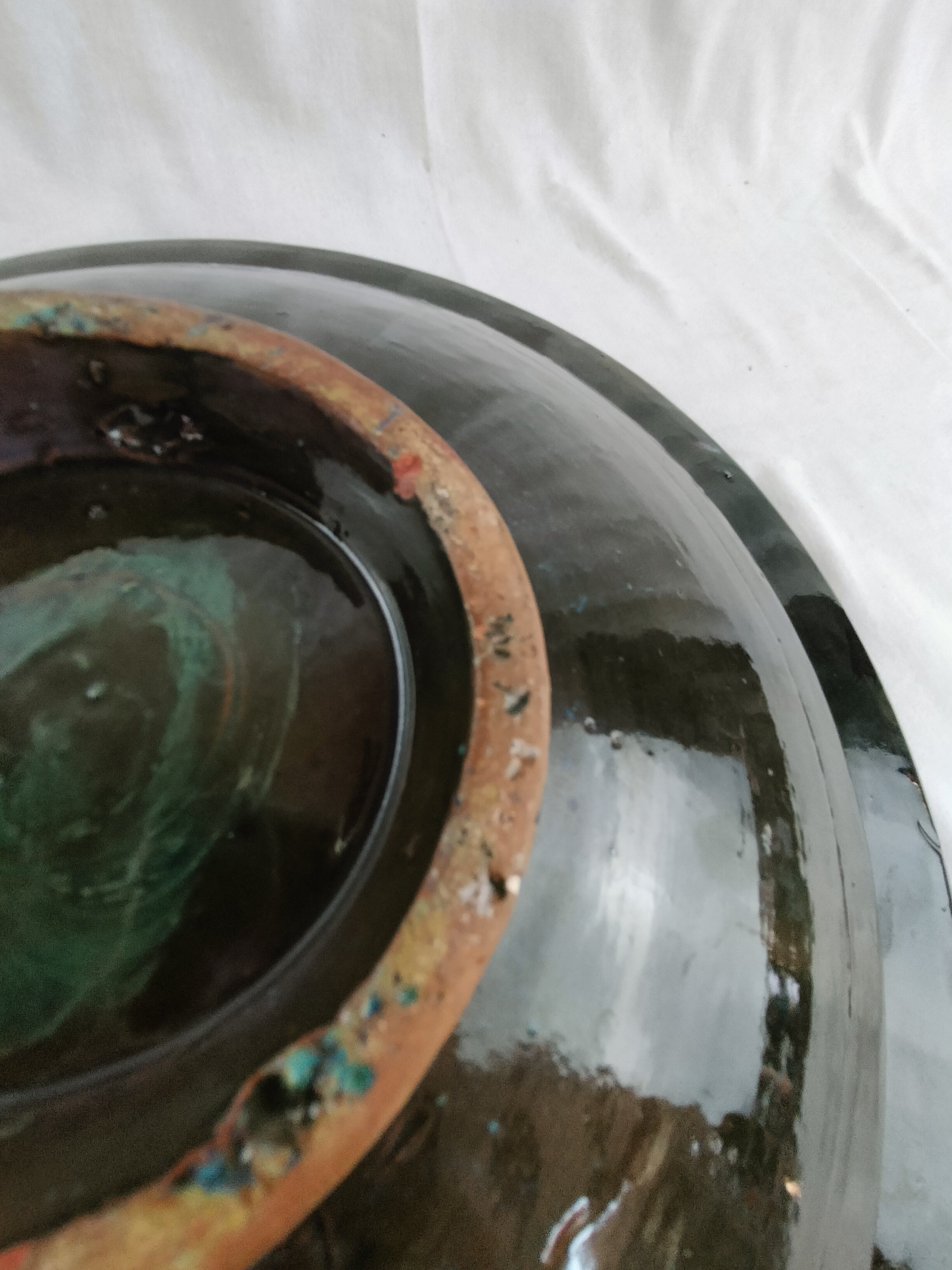 Voir photo 4 de Grand plat creux vintage en céramique émaillée turquoise et bleu paon – esprit bohème années 60/70 Grand plat creux vintage en céramique émaillée turquoise et bleu paon – esprit bohème années 60/70 Bon état reconditionné photo 4