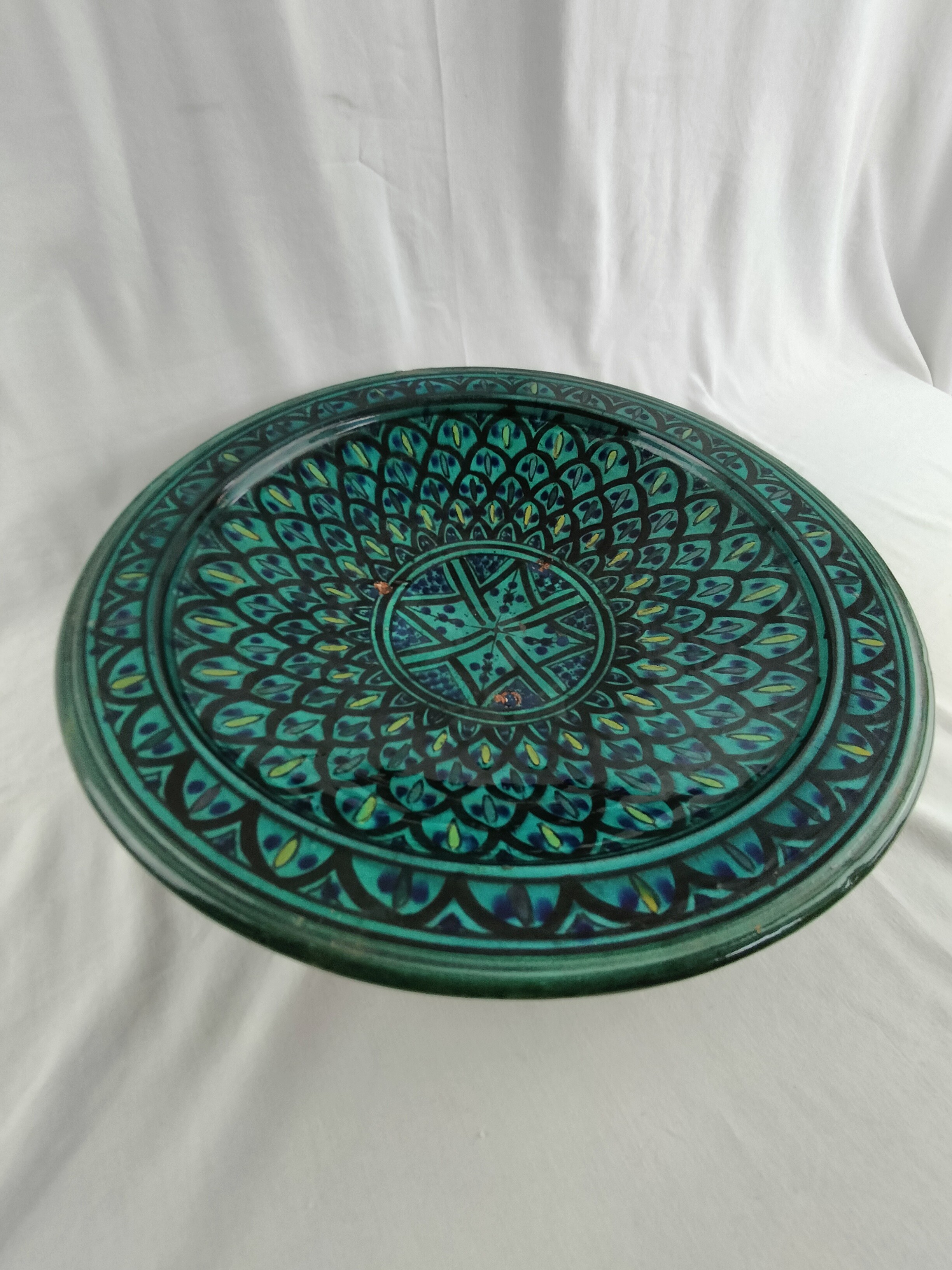 Voir photo 6 de Grand plat creux vintage en céramique émaillée turquoise et bleu paon – esprit bohème années 60/70 Grand plat creux vintage en céramique émaillée turquoise et bleu paon – esprit bohème années 60/70 Bon état reconditionné photo 6