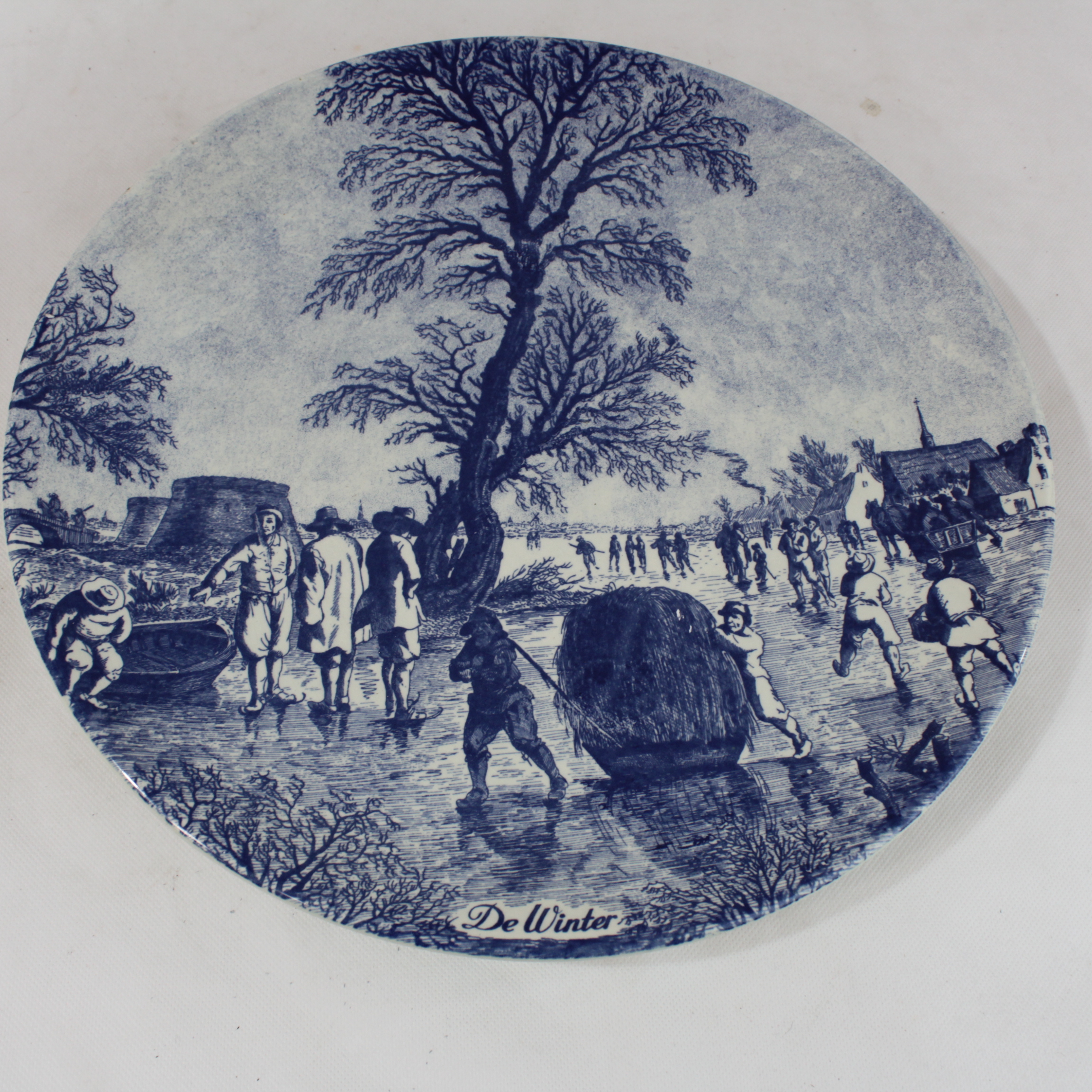 Acheter Grand plat décoratif en faïence DELFTS BLAUW Très bon état - 10,00 € Grand plat décoratif en faïence DELFTS BLAUW Très bon état reconditionné disponible sur Label Emmaüs