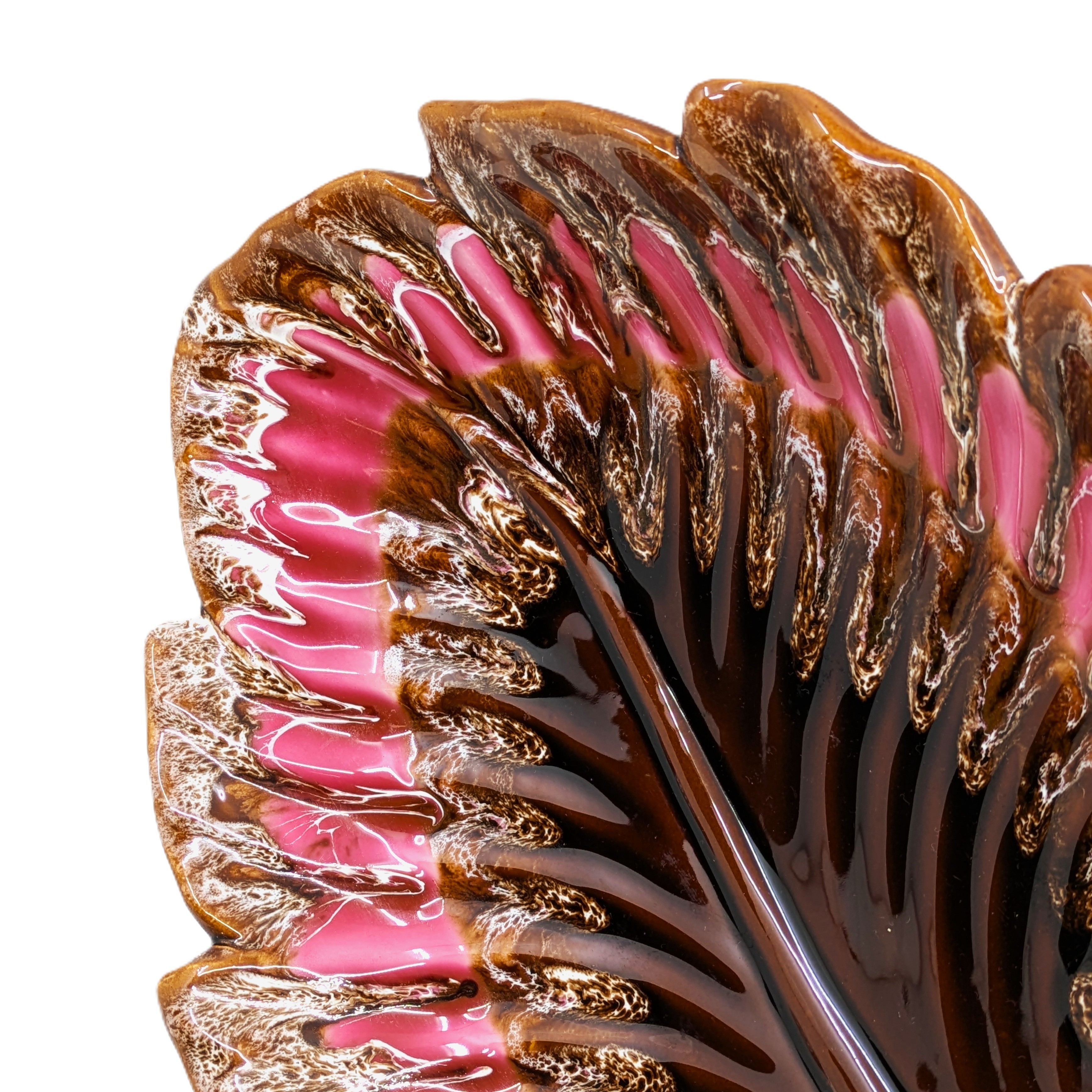 Voir photo 2 de Grand plat "Feuille" en céramique vintage style Vallauris – Rose & Marron – Vide poche Grand plat "Feuille" en céramique vintage style Vallauris – Rose & Marron – Vide poche Très bon état reconditionné photo 2