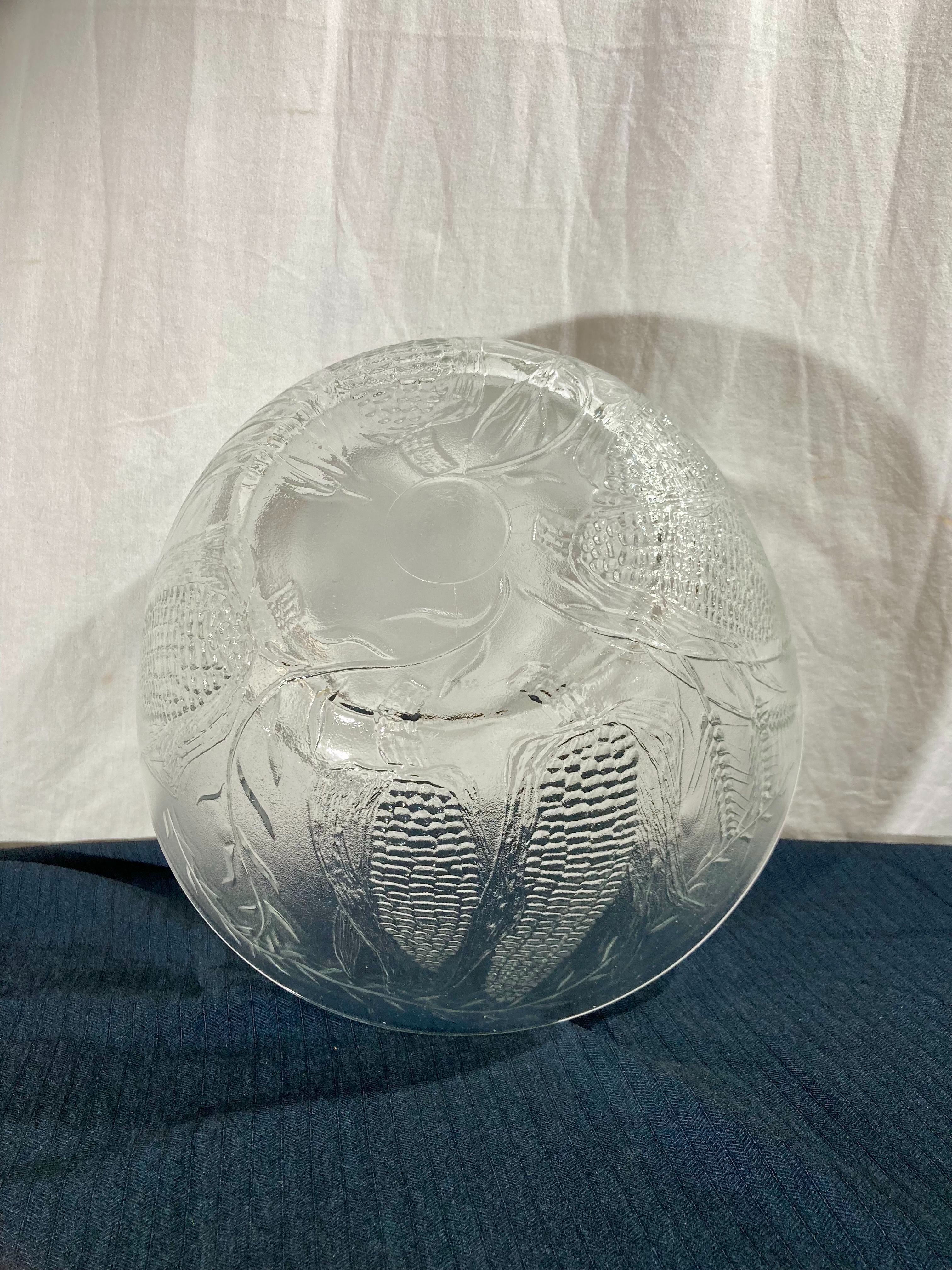 Voir photo 4 de Grand Saladier en Verre Massif – Décor Relief Épis de Maïs et Blé – Style Vintage Grand Saladier en Verre Massif – Décor Relief Épis de Maïs et Blé – Style Vintage reconditionné photo 4
