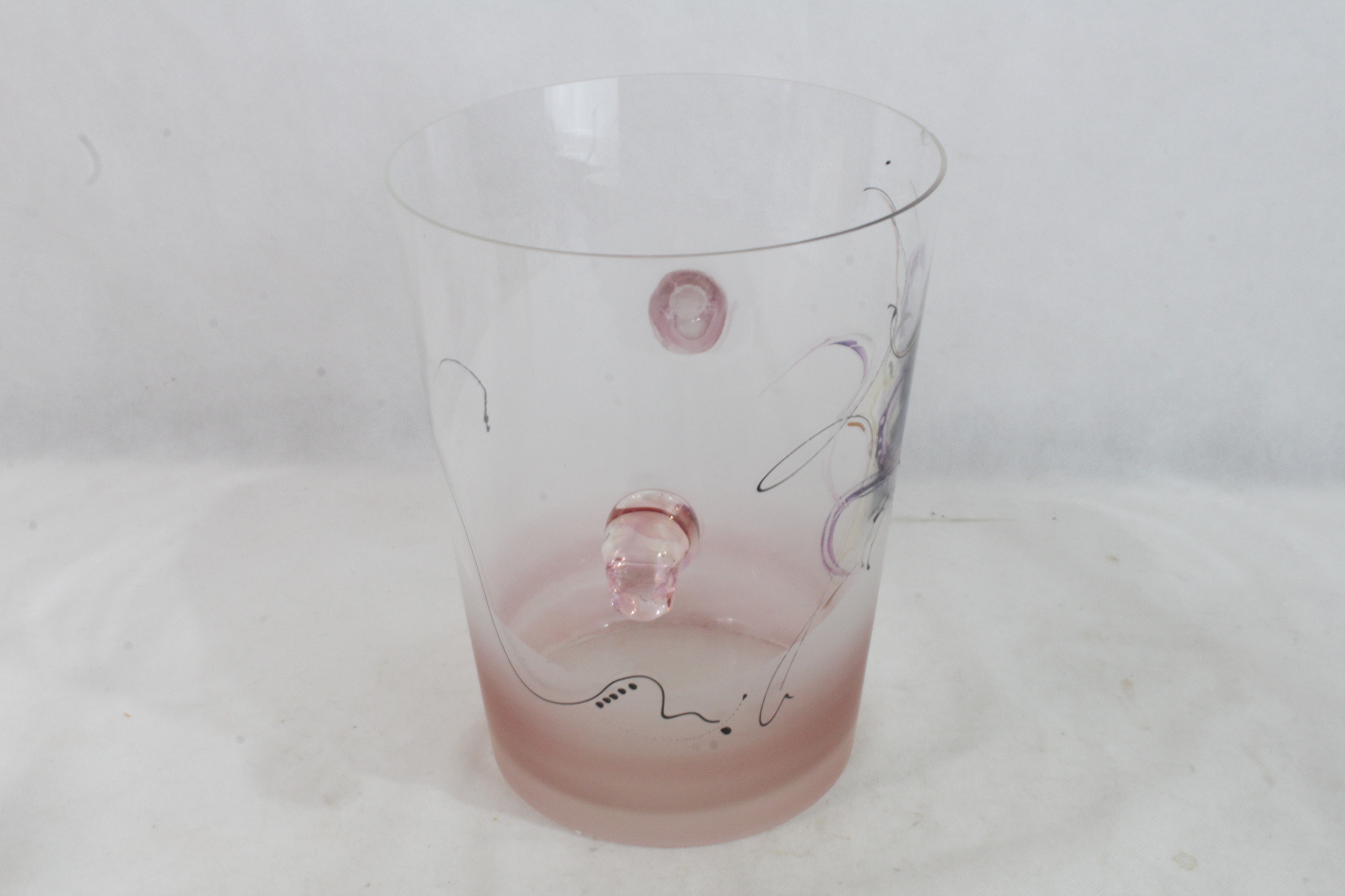 Voir photo 5 de Grand seau à champagne et bouteille à décanter le vin verre soufflé rosâtre avec décor Grand seau à champagne et bouteille à décanter le vin verre soufflé rosâtre avec décor Bon état reconditionné photo 5