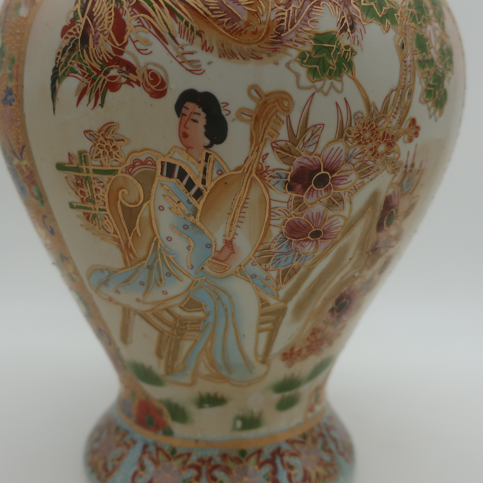 Voir photo 3 de Grand Vase à motif Asiatique en porcelaine Grand Vase à motif Asiatique en porcelaine Très bon état reconditionné photo 3