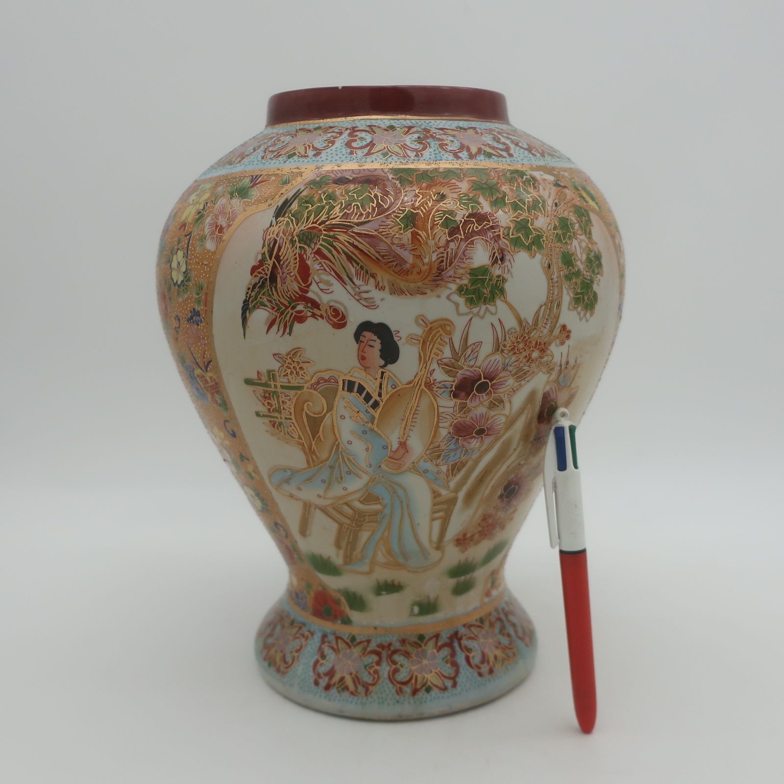 Voir photo 6 de Grand Vase à motif Asiatique en porcelaine Grand Vase à motif Asiatique en porcelaine Très bon état reconditionné photo 6