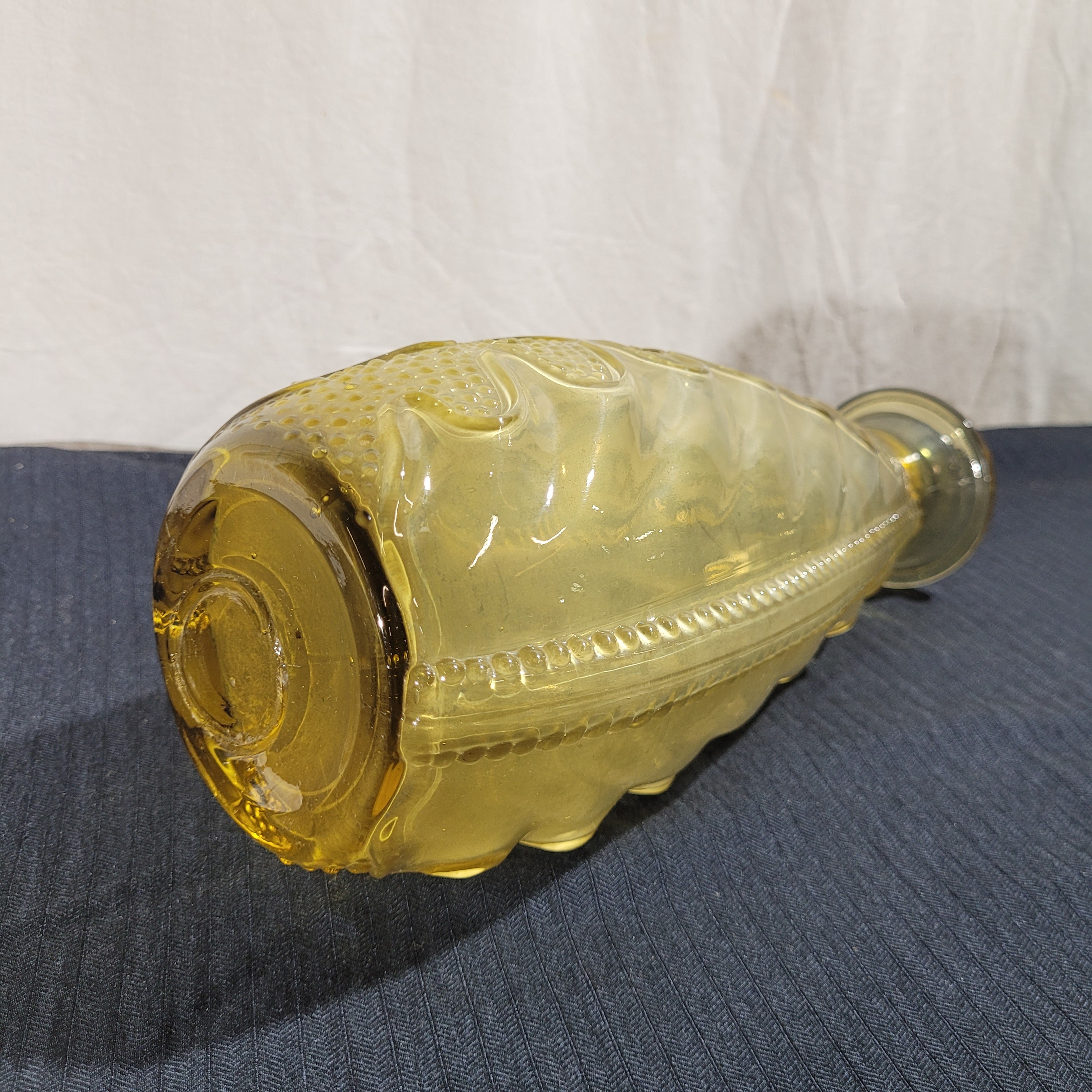 Voir photo 6 de Grand vase Art Déco en verre soufflé-moulé jaune ambre - Décor organique - 30 cm Grand vase Art Déco en verre soufflé-moulé jaune ambre - Décor organique - 30 cm Très bon état reconditionné photo 6
