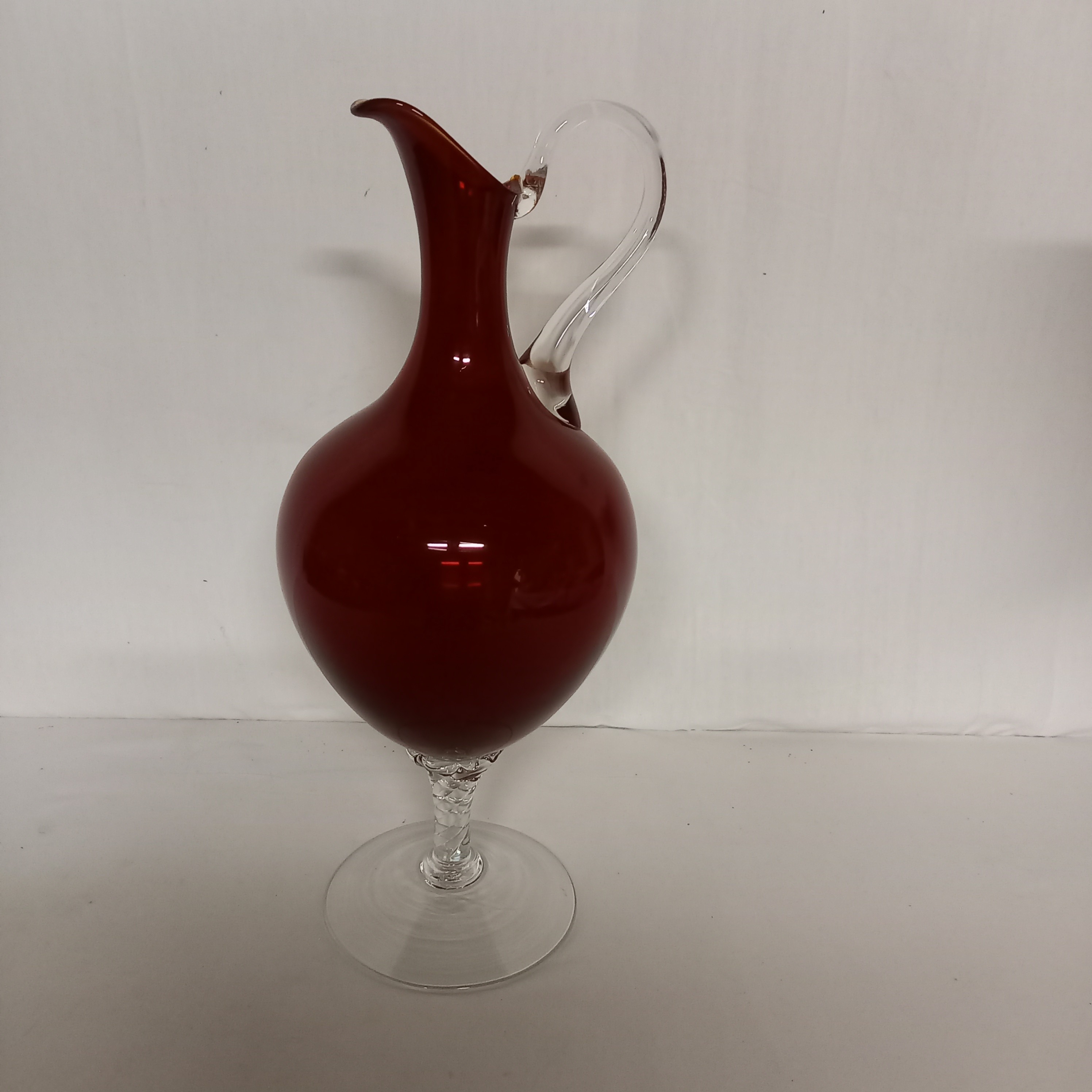 Voir photo 2 de Grand vase carafe rouge style Italien des années 1950. Grand vase carafe rouge style Italien des années 1950. Bon état reconditionné photo 2