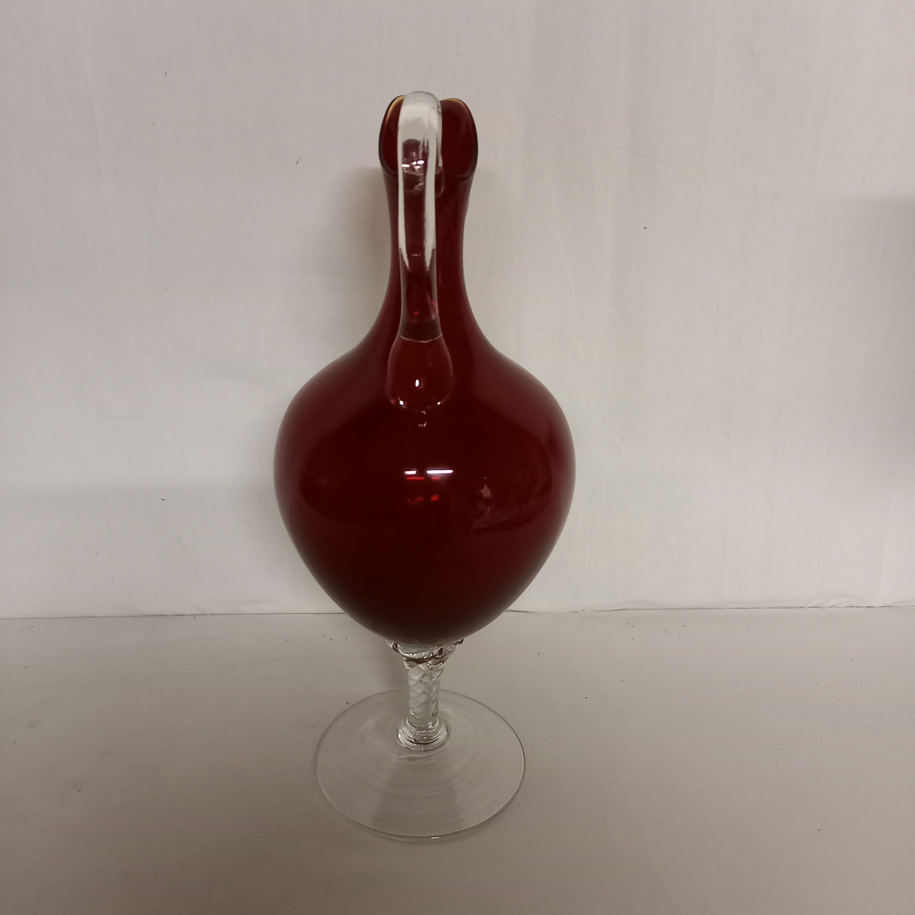 Voir photo 3 de Grand vase carafe rouge style Italien des années 1950. Grand vase carafe rouge style Italien des années 1950. Bon état reconditionné photo 3