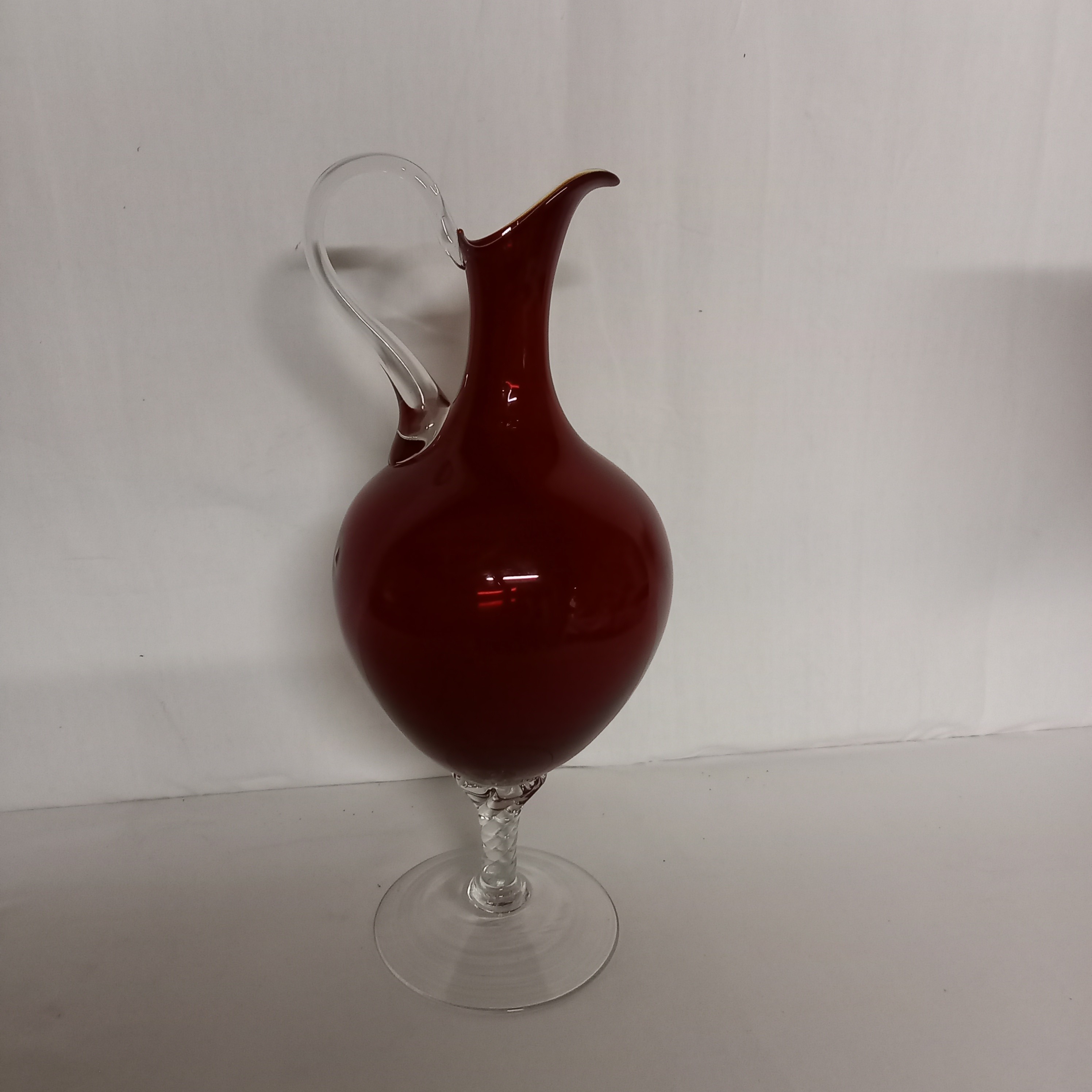 Voir photo 4 de Grand vase carafe rouge style Italien des années 1950. Grand vase carafe rouge style Italien des années 1950. Bon état reconditionné photo 4