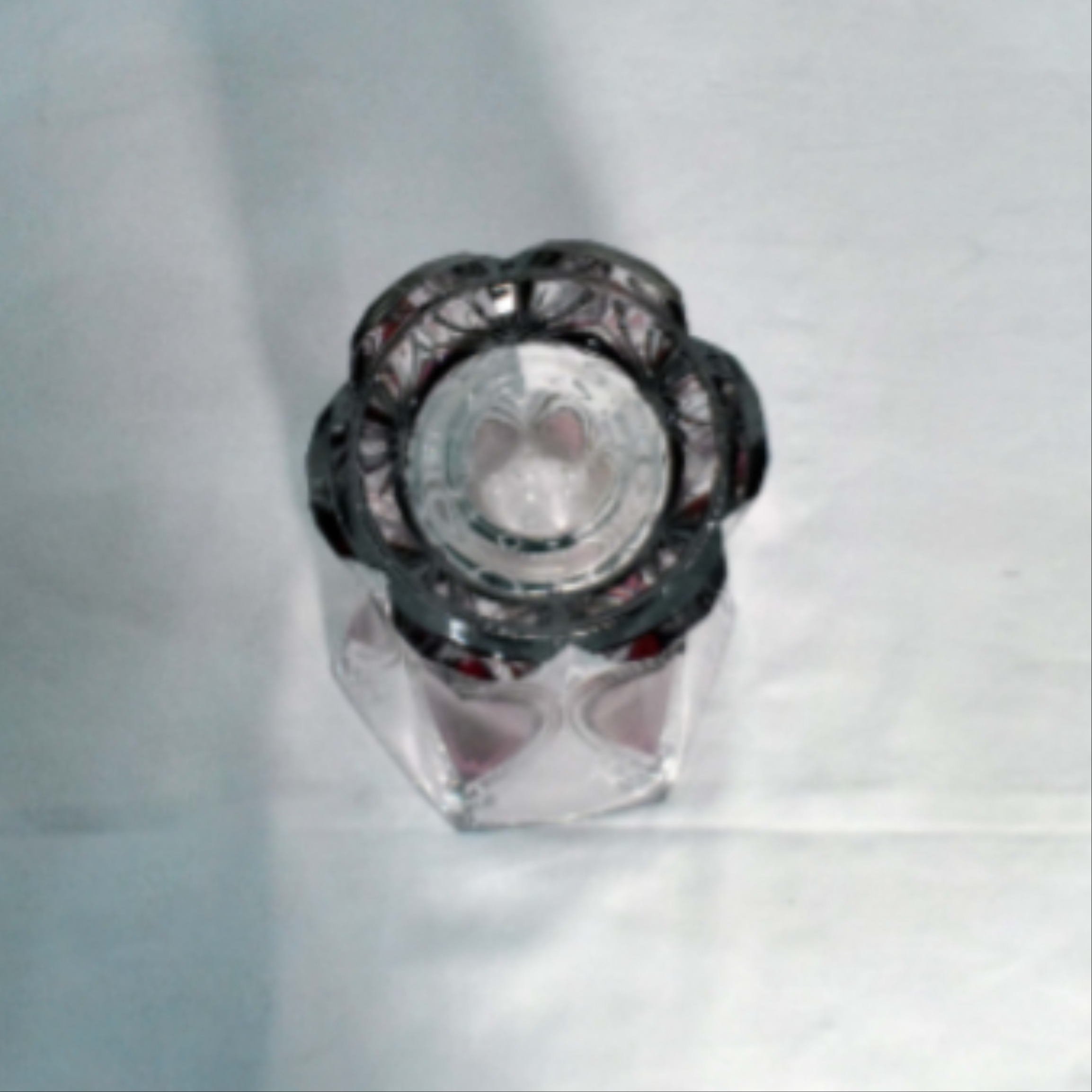 Voir photo 5 de Grand Vase de Table - Chatelet Rubis - Cristallerie d'Arques® Grand Vase de Table - Chatelet Rubis - Cristallerie d'Arques® Bon état reconditionné photo 5