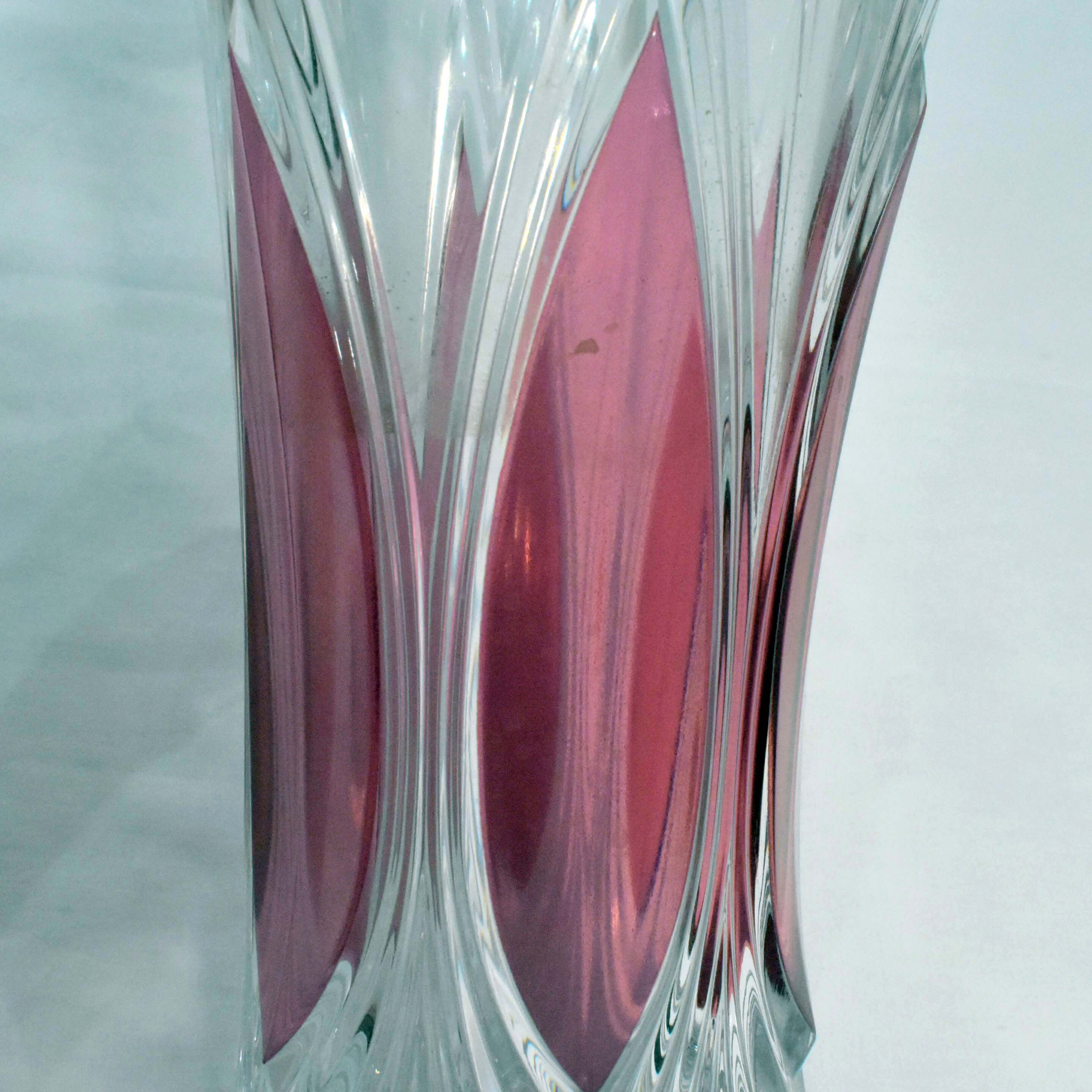 Voir photo 7 de Grand Vase de Table - Chatelet Rubis - Cristallerie d'Arques® Grand Vase de Table - Chatelet Rubis - Cristallerie d'Arques® Bon état reconditionné photo 7