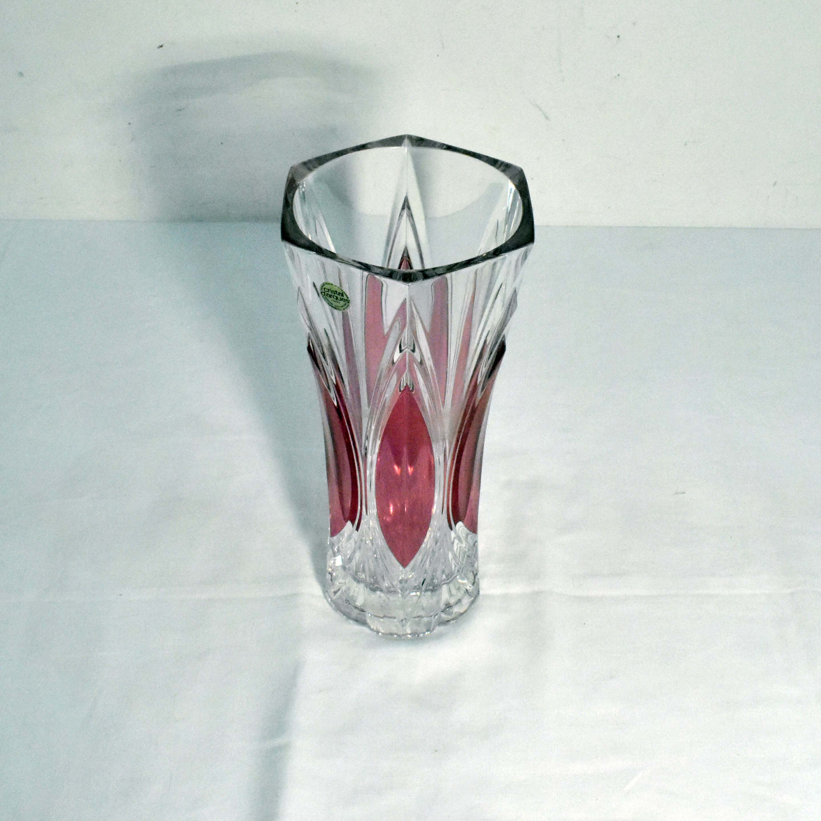 Voir photo 9 de Grand Vase de Table - Chatelet Rubis - Cristallerie d'Arques® Grand Vase de Table - Chatelet Rubis - Cristallerie d'Arques® Bon état reconditionné photo 9