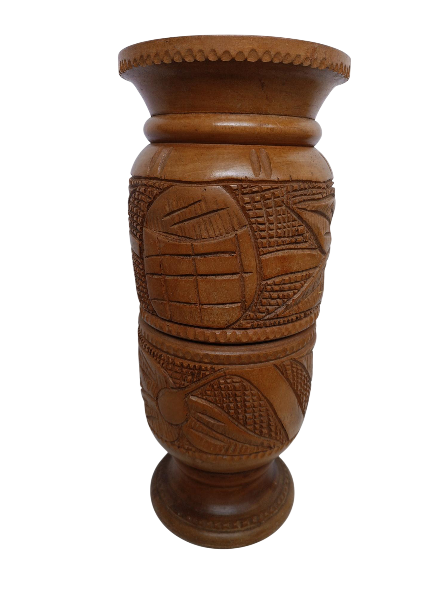 Grand vase en bois sculpté Bon état - 17,50 € Grand vase en bois sculpté Bon état reconditionné disponible sur Label Emmaüs