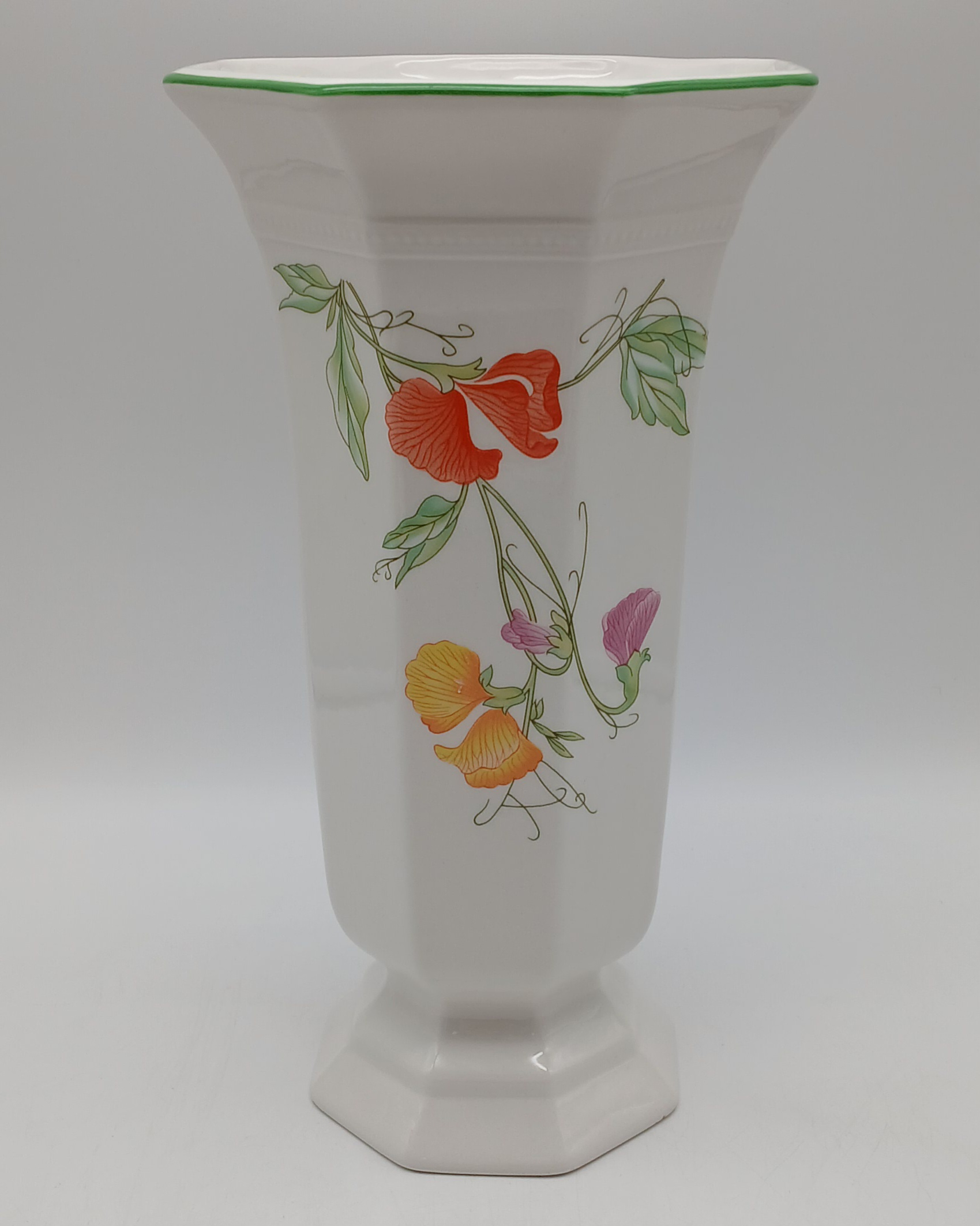 Voir photo 4 de Grand vase en porcelaine anglaise - Fleurs délicates Grand vase en porcelaine anglaise - Fleurs délicates Très bon état reconditionné photo 4