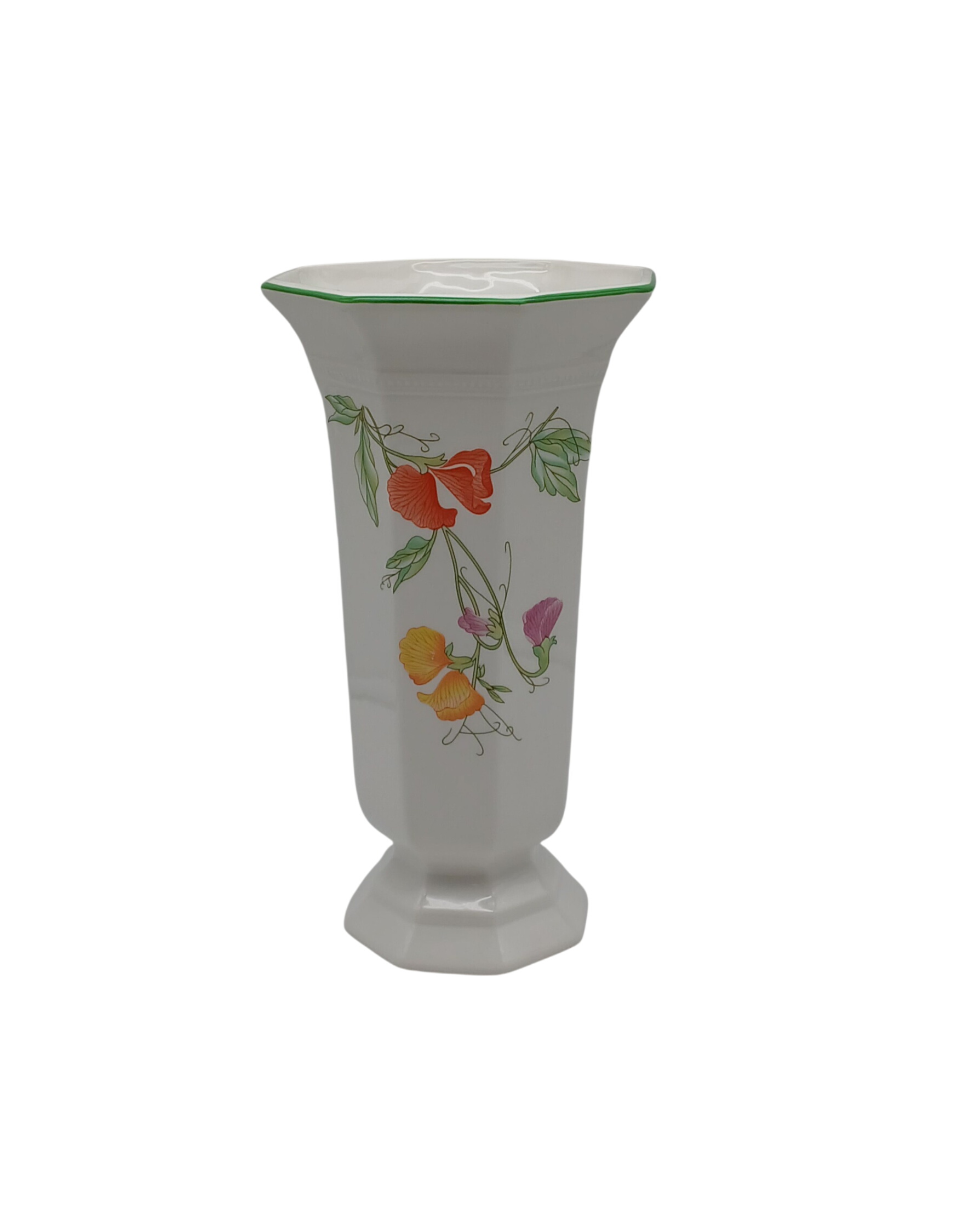Grand vase en porcelaine anglaise - Fleurs délicates Très bon état - 17,25 € Grand vase en porcelaine anglaise - Fleurs délicates Très bon état reconditionné disponible sur Label Emmaüs