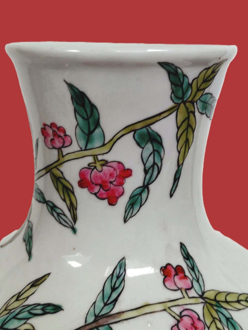 Voir photo 10 de Grand vase en porcelaine " aux pêche de longévité", sur socle en bois sculpté, porcelaine émaillé style famille Rose, XXe. Grand vase en porcelaine " aux pêche de longévité", sur socle en bois sculpté, porcelaine émaillé style famille Rose, XXe. reconditionné photo 10