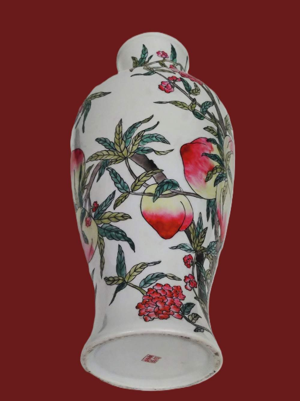 Voir photo 20 de Grand vase en porcelaine " aux pêche de longévité", sur socle en bois sculpté, porcelaine émaillé style famille Rose, XXe. Grand vase en porcelaine " aux pêche de longévité", sur socle en bois sculpté, porcelaine émaillé style famille Rose, XXe. reconditionné photo 20
