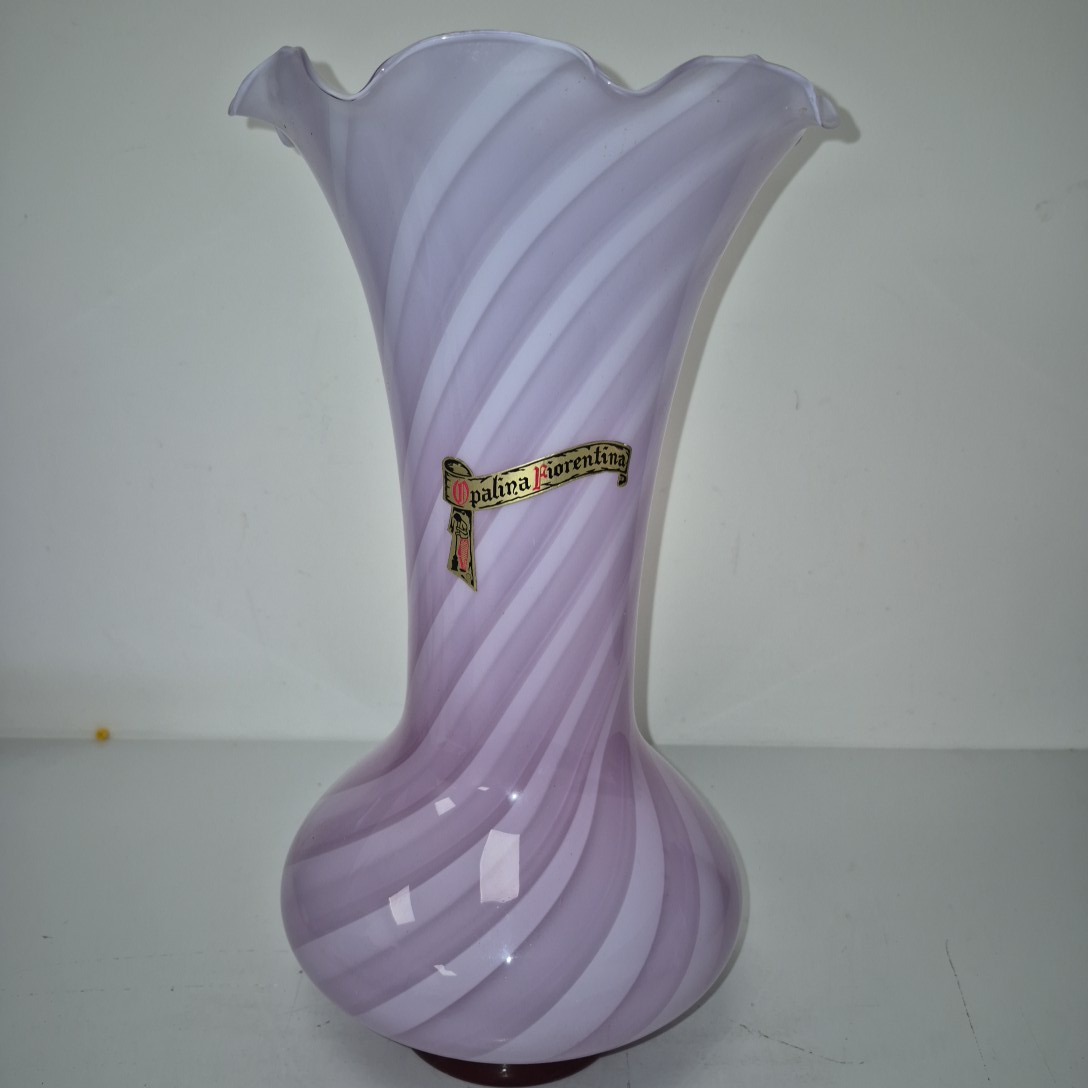Voir photo 3 de Grand vase en verre soufflé mauve H 40 cm Grand vase en verre soufflé mauve H 40 cm Très bon état reconditionné photo 3