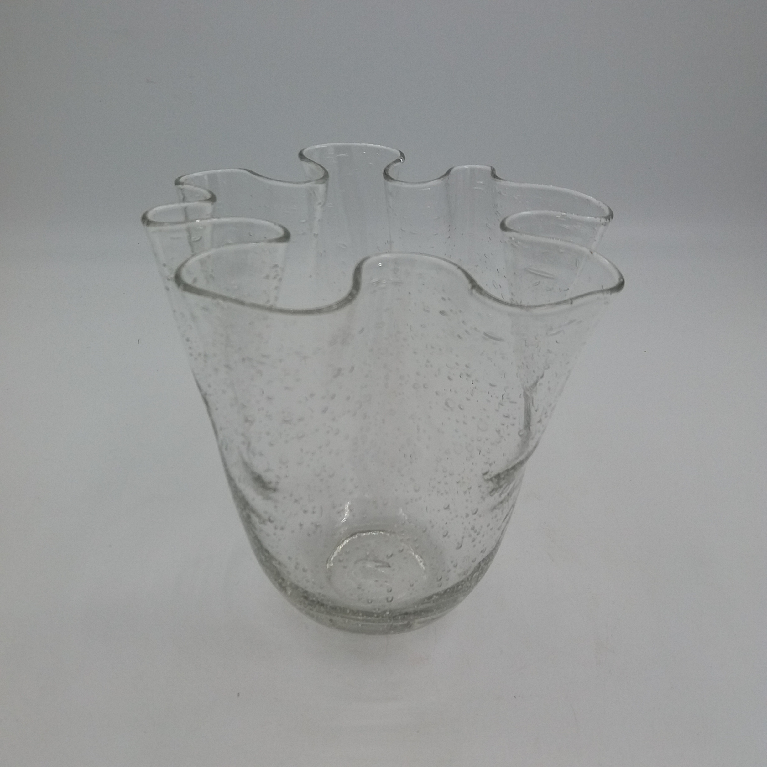 Voir photo 2 de Grand vase mouchoir verre soufflé bullé Biot. Artisanal. Grand vase mouchoir verre soufflé bullé Biot. Artisanal. Très bon état reconditionné photo 2