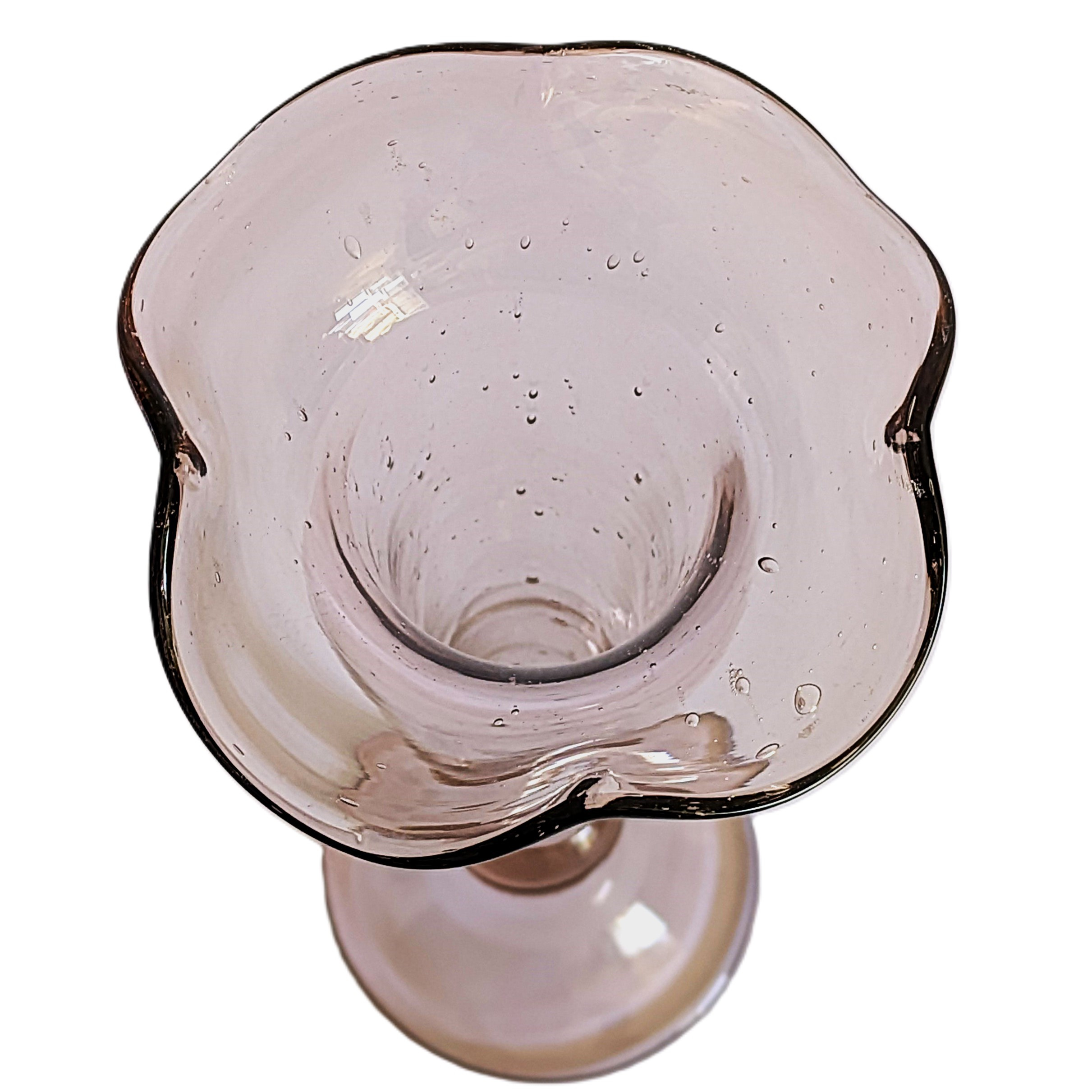Voir photo 2 de Grand vase soliflore en verre bullé rosé, soufflé bouche. Grand vase soliflore en verre bullé rosé, soufflé bouche. Très bon état reconditionné photo 2