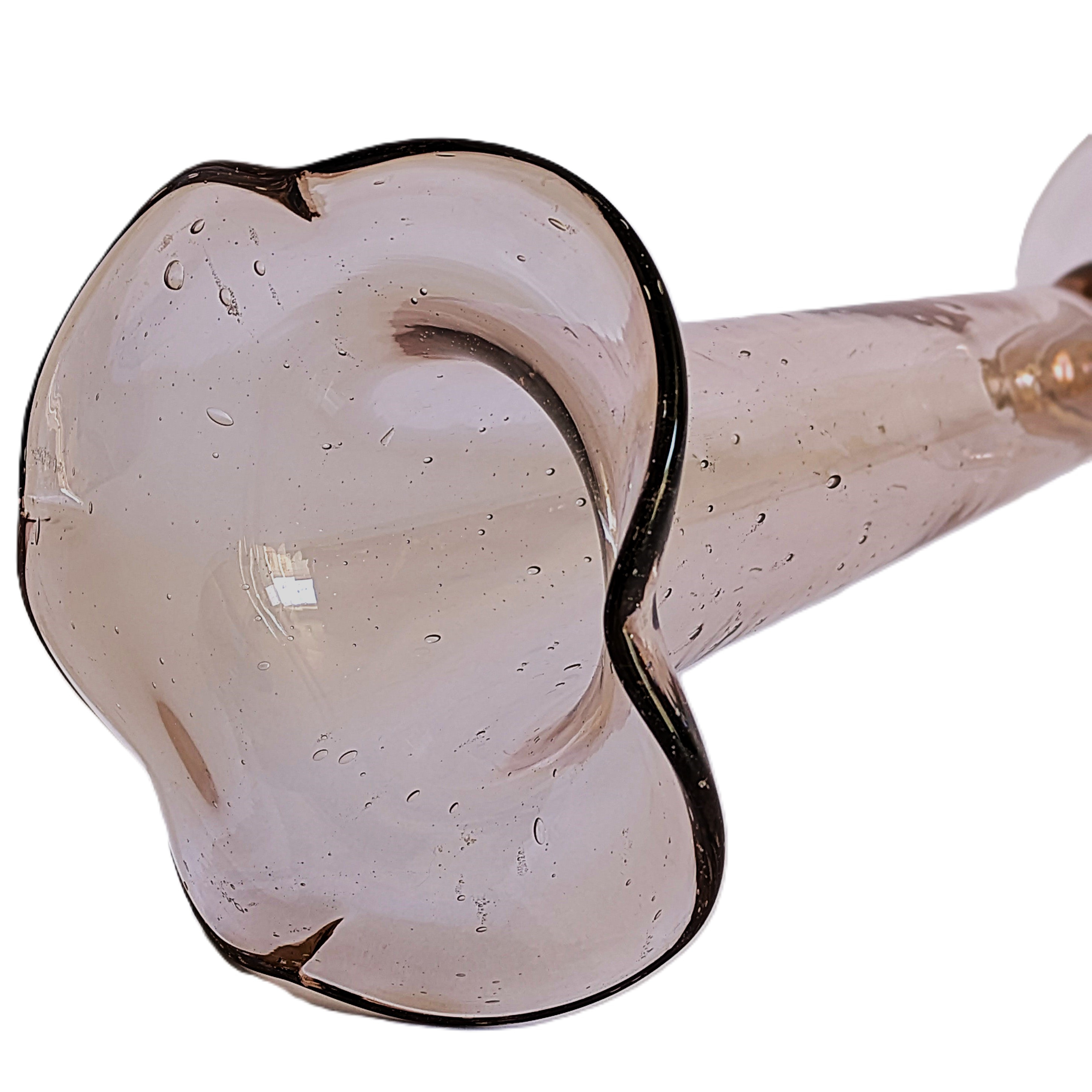 Voir photo 3 de Grand vase soliflore en verre bullé rosé, soufflé bouche. Grand vase soliflore en verre bullé rosé, soufflé bouche. Très bon état reconditionné photo 3