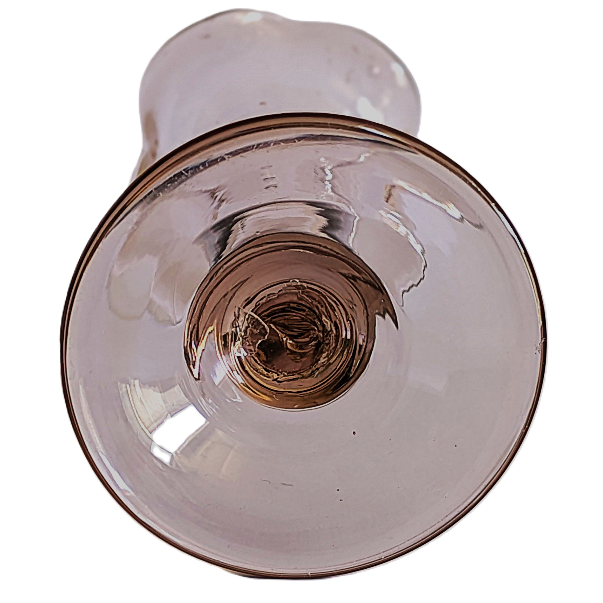 Voir photo 4 de Grand vase soliflore en verre bullé rosé, soufflé bouche. Grand vase soliflore en verre bullé rosé, soufflé bouche. Très bon état reconditionné photo 4