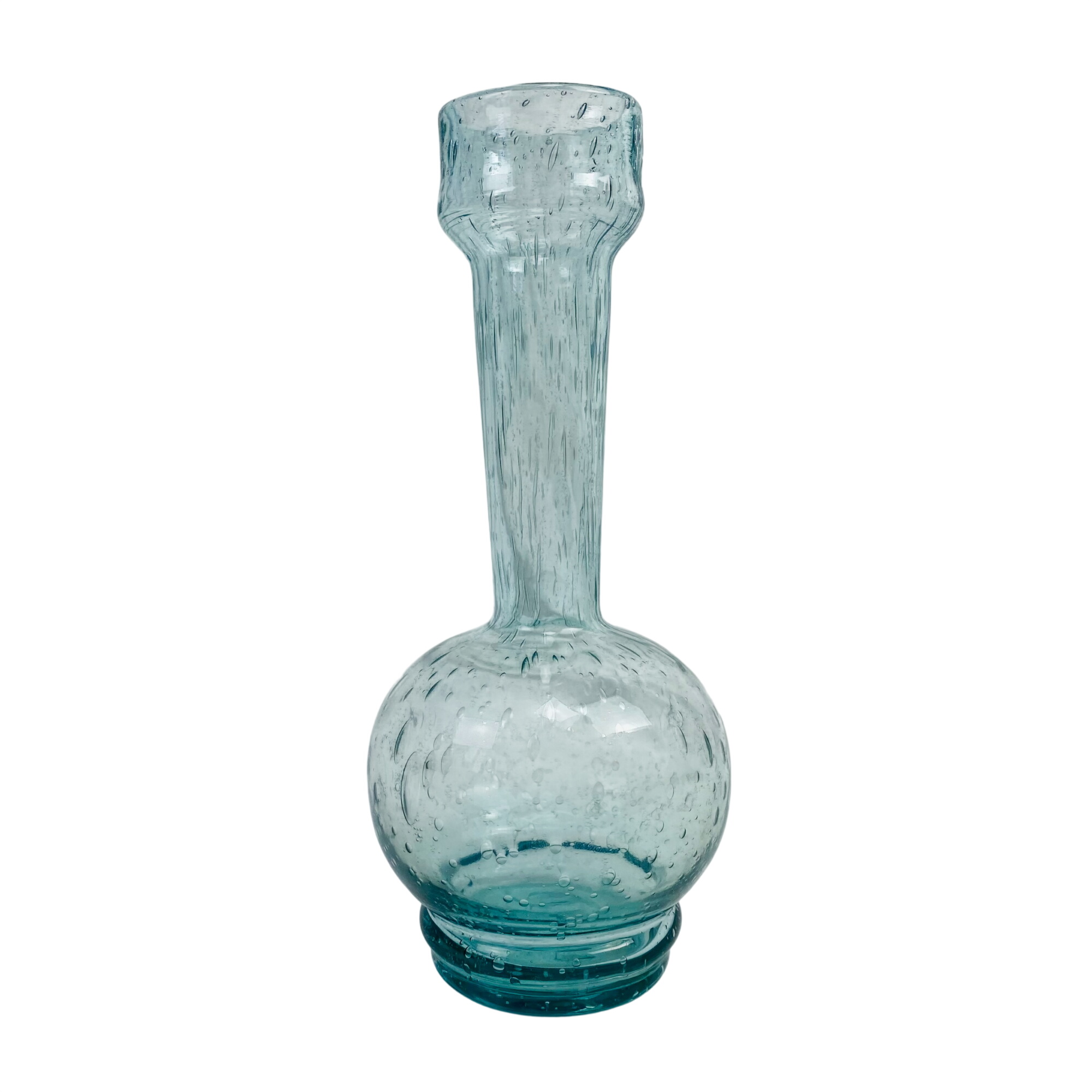 Acheter Grand Vase Solifore/Vase vintage en verre bullé artisanale - Années 70 Très bon état - 20,00 € Grand Vase Solifore/Vase vintage en verre bullé artisanale - Années 70 Très bon état reconditionné disponible sur Label Emmaüs
