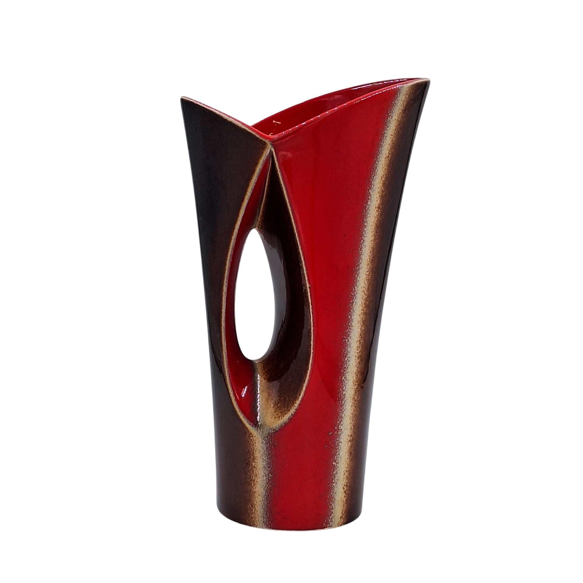 Grand vase vintage année 60’. Céramique rouge, beige et marron. Made in France. Signé Vallauris et numéroté. Bon état - 49,00 € Grand vase vintage année 60’. Céramique rouge, beige et marron. Made in France. Signé Vallauris et numéroté. Bon état reconditionné disponible sur Label Emmaüs