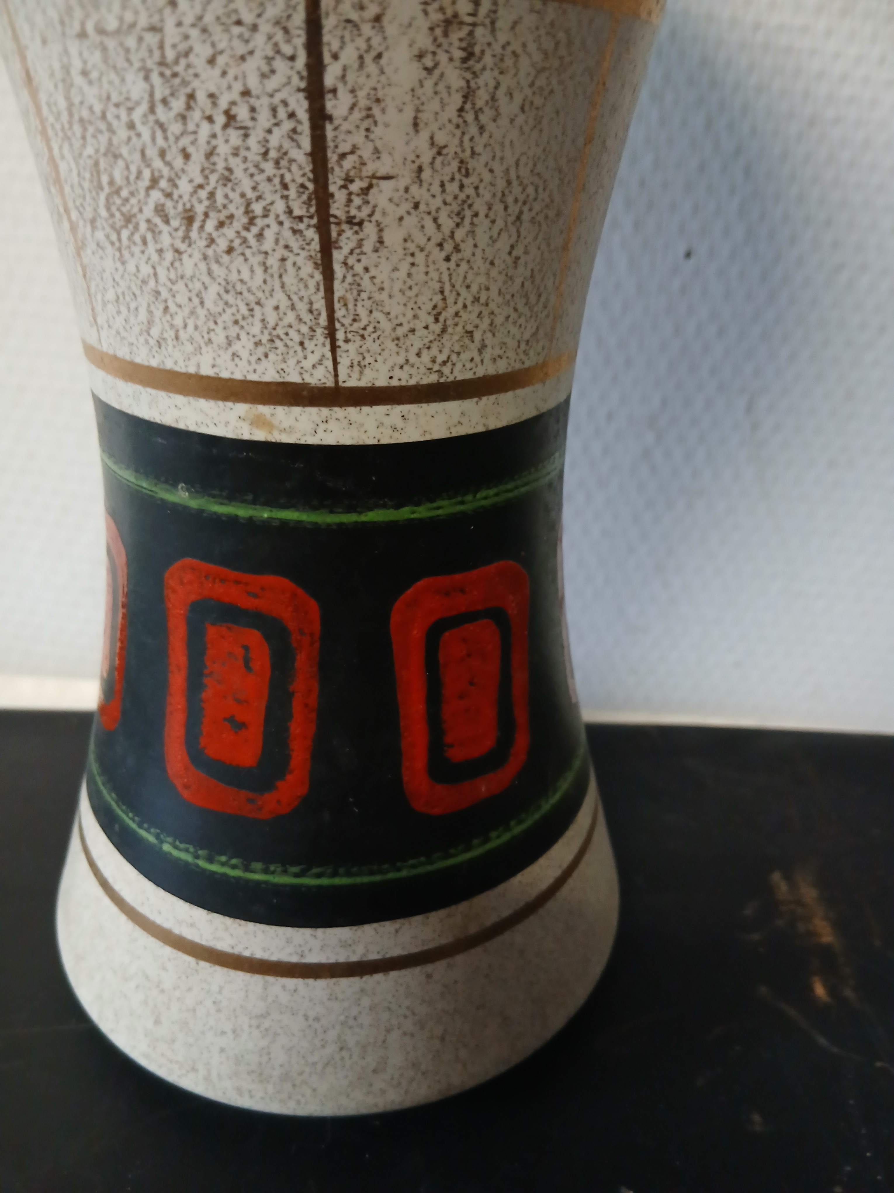 Voir photo 2 de Grand Vase vintage "diabolo" à décor émaillé et or (hauteur 26,5 cm) Grand Vase vintage "diabolo" à décor émaillé et or (hauteur 26,5 cm) Très bon état reconditionné photo 2