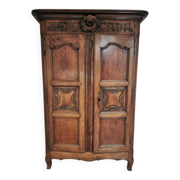 Grande armoire bressane sculptee dite de mariage Bon état reconditionné (offre indisponible)