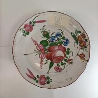 Voir photo 2 de Grande assiette ancienne en faïence décor floral polychrome – 33,4 cm vintage Grande assiette ancienne en faïence décor floral polychrome – 33,4 cm vintage reconditionné photo 2