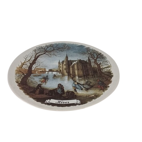 Acheter Grande assiette avec motifs (Hiver) État correct - 10,00 € Grande assiette avec motifs (Hiver) État correct reconditionné disponible sur Label Emmaüs