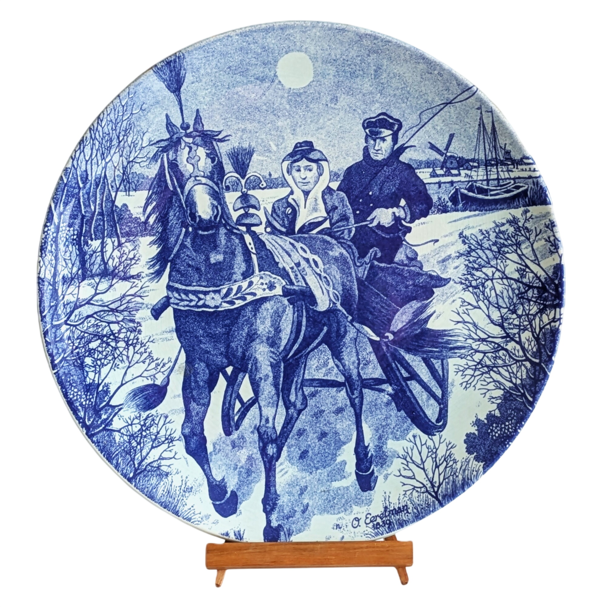 Grande assiette décorative vintage – Attelage par O. Eerelman – Ø 32 cm Très bon état - 25,00 € Grande assiette décorative vintage – Attelage par O. Eerelman – Ø 32 cm Très bon état reconditionné disponible sur Label Emmaüs