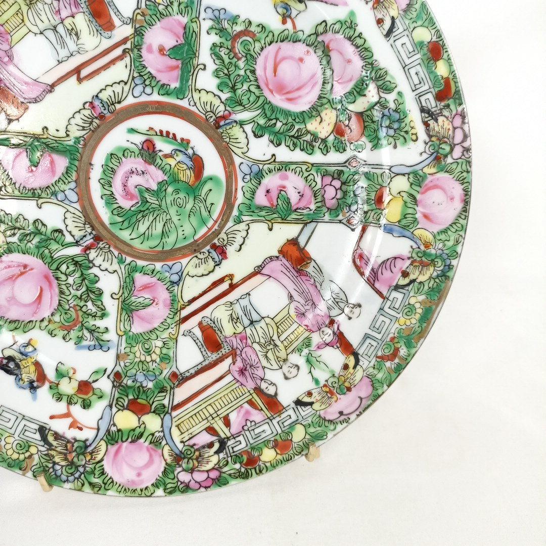 Voir photo 5 de Grande assiette en porcelaine chinoise Famille Rose Grande assiette en porcelaine chinoise Famille Rose reconditionné photo 5