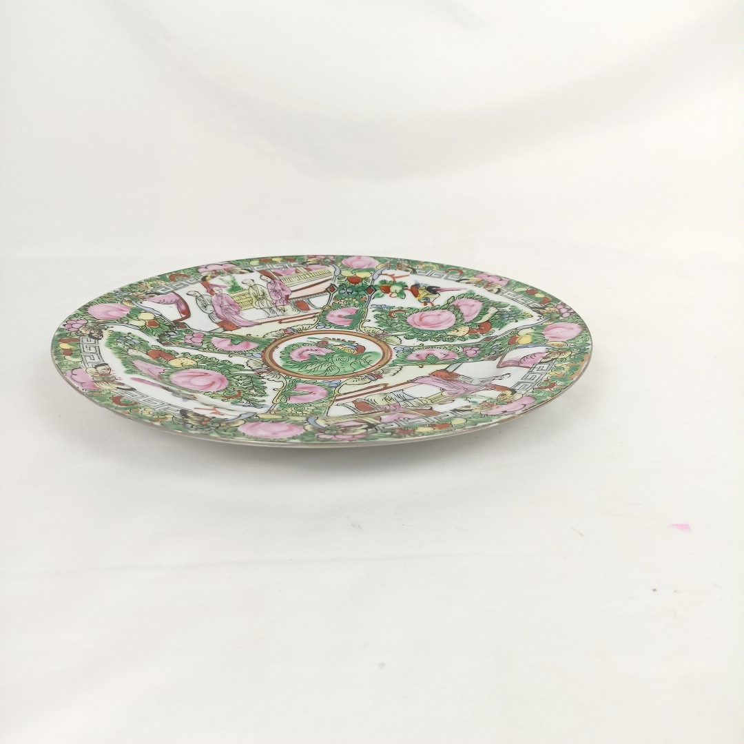 Voir photo 6 de Grande assiette en porcelaine chinoise Famille Rose Grande assiette en porcelaine chinoise Famille Rose reconditionné photo 6