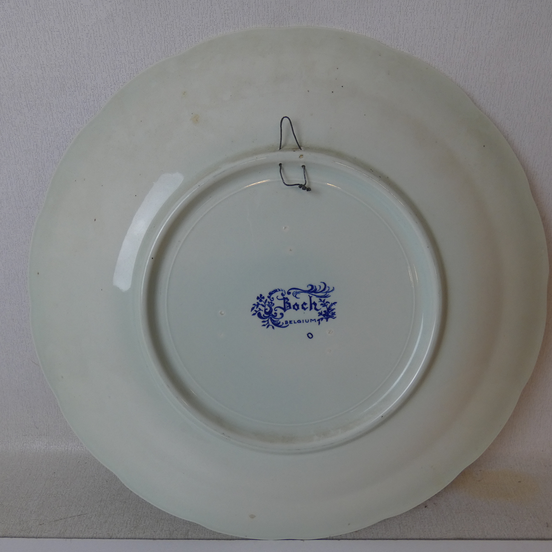Voir photo 3 de Grande Assiette Murale Vintage en Faîence Céramique Boch Frères de Delft Décor "Vieux Pêcheur à la Pipe" Grande Assiette Murale Vintage en Faîence Céramique Boch Frères de Delft Décor "Vieux Pêcheur à la Pipe" État correct reconditionné photo 3