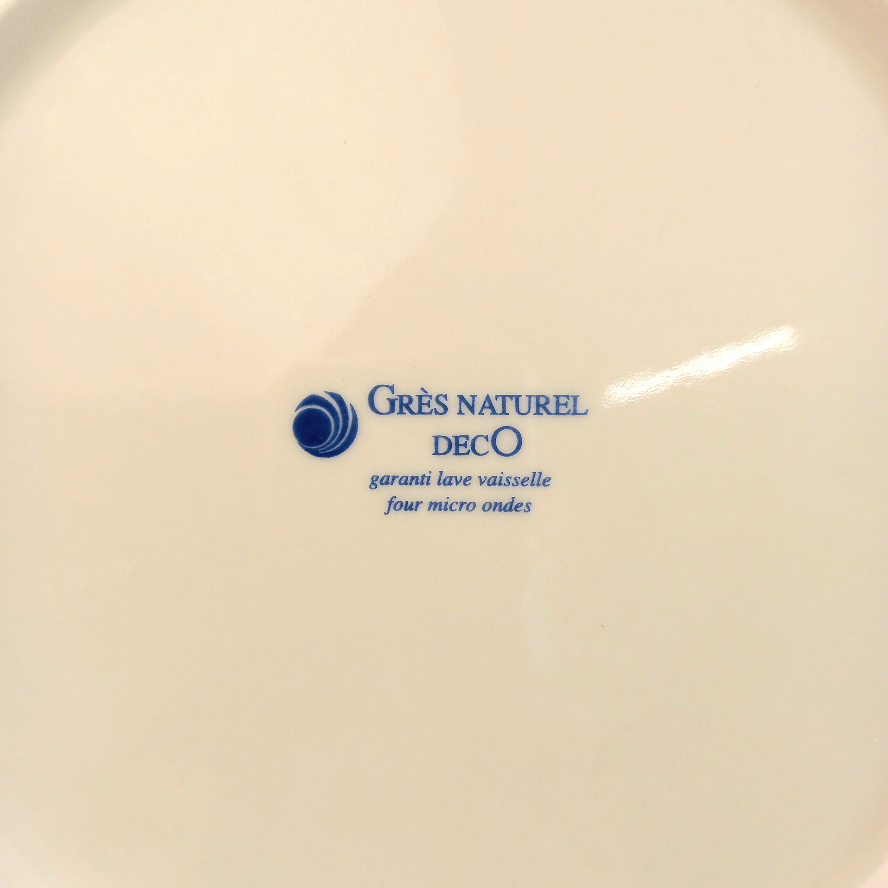 Voir photo 3 de Grande assiette plate en grès naturel, de marque Deco Grande assiette plate en grès naturel, de marque Deco Très bon état reconditionné photo 3