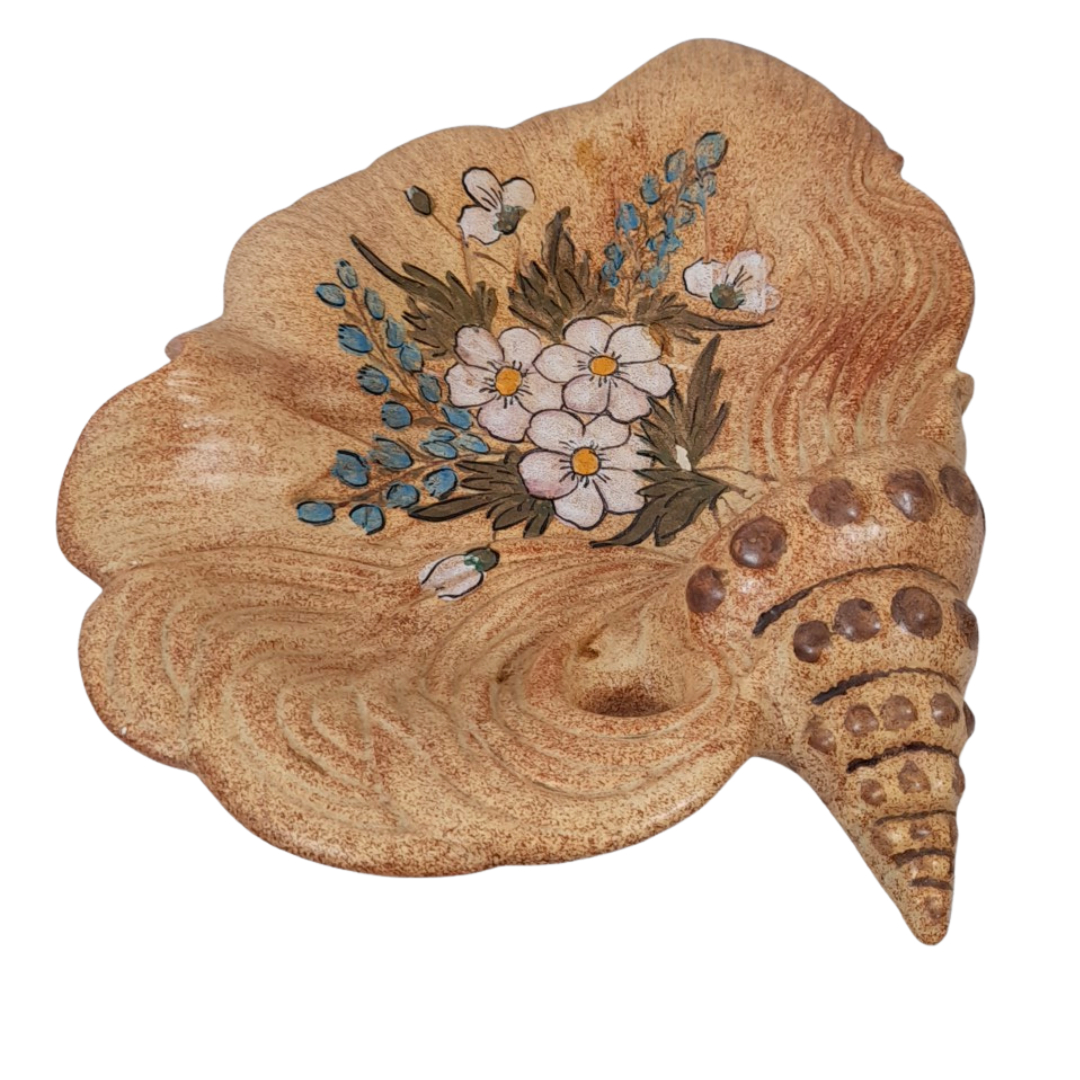 Voir photo 4 de Grande coupe à fruits / Plat décoratif vintage en céramique - Forme Coquillage - Motif Fleurs Grande coupe à fruits / Plat décoratif vintage en céramique - Forme Coquillage - Motif Fleurs Bon état reconditionné photo 4
