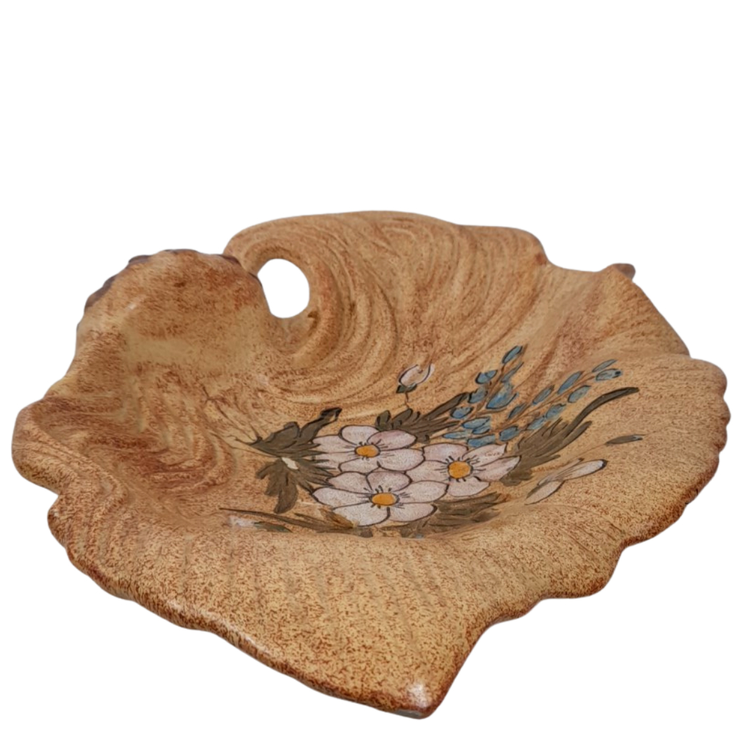 Voir photo 6 de Grande coupe à fruits / Plat décoratif vintage en céramique - Forme Coquillage - Motif Fleurs Grande coupe à fruits / Plat décoratif vintage en céramique - Forme Coquillage - Motif Fleurs Bon état reconditionné photo 6