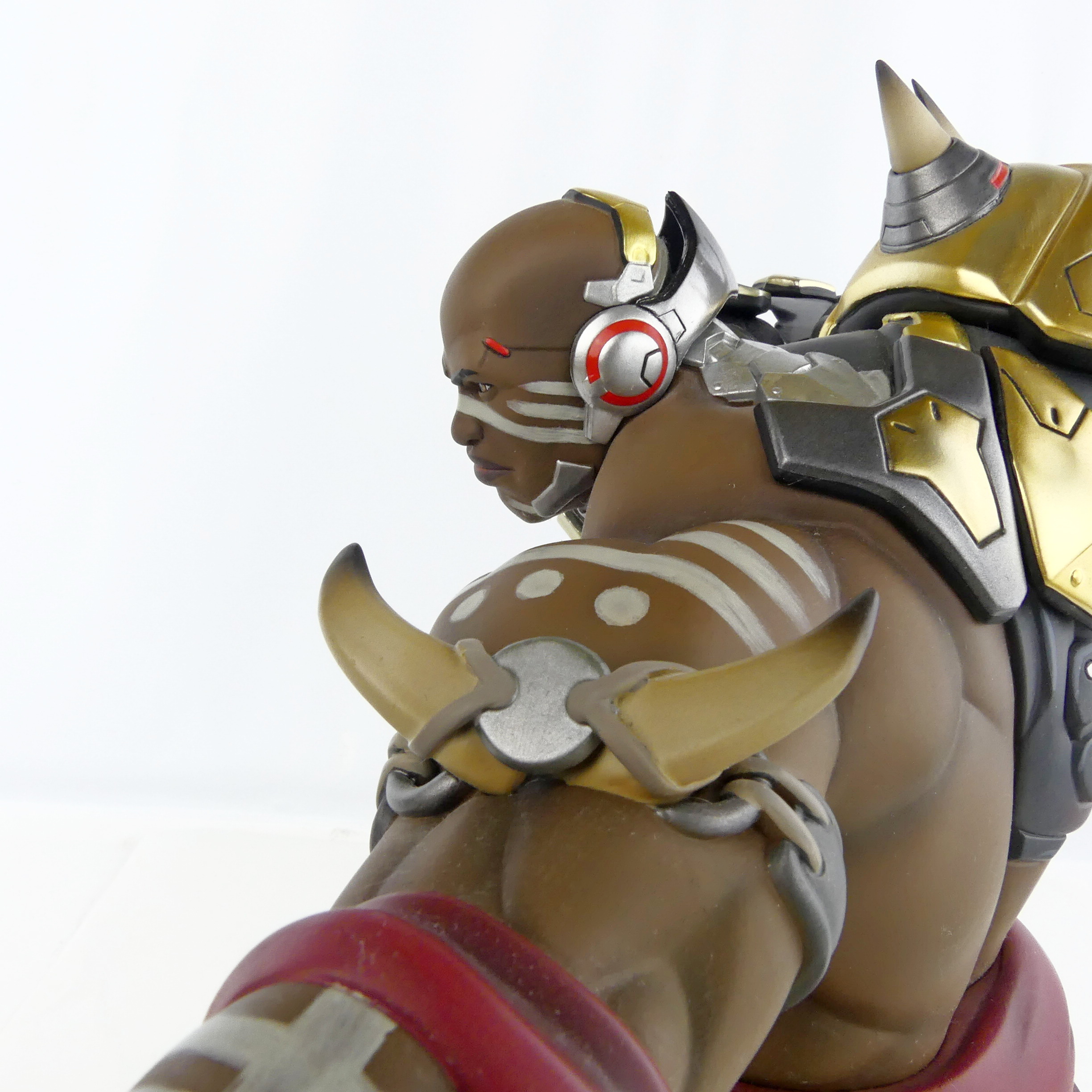 Voir photo 12 de Grande figurine Overwatch : Doomfist 33 cm - 2018 Grande figurine Overwatch : Doomfist 33 cm - 2018 reconditionné photo 12