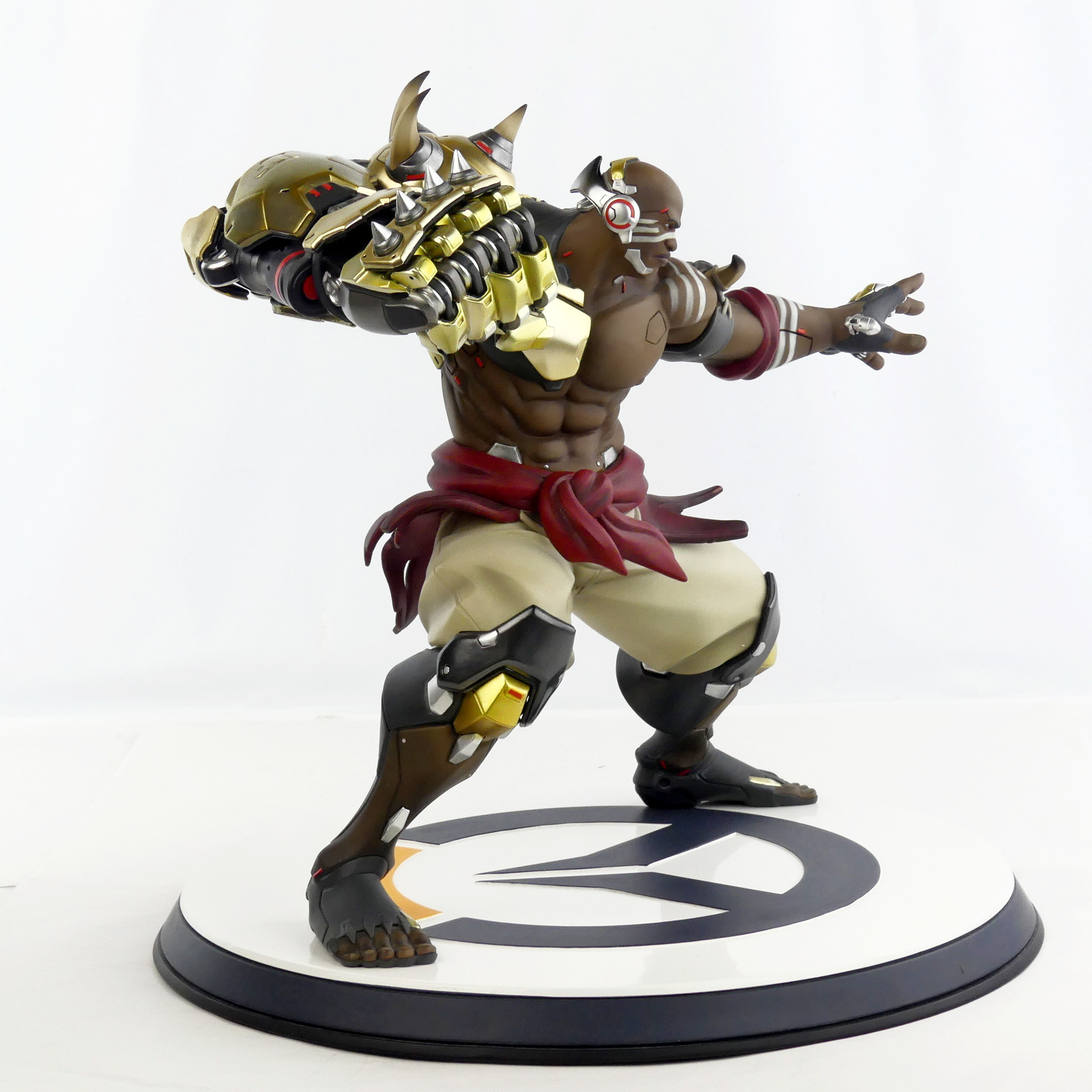 Voir photo 13 de Grande figurine Overwatch : Doomfist 33 cm - 2018 Grande figurine Overwatch : Doomfist 33 cm - 2018 reconditionné photo 13