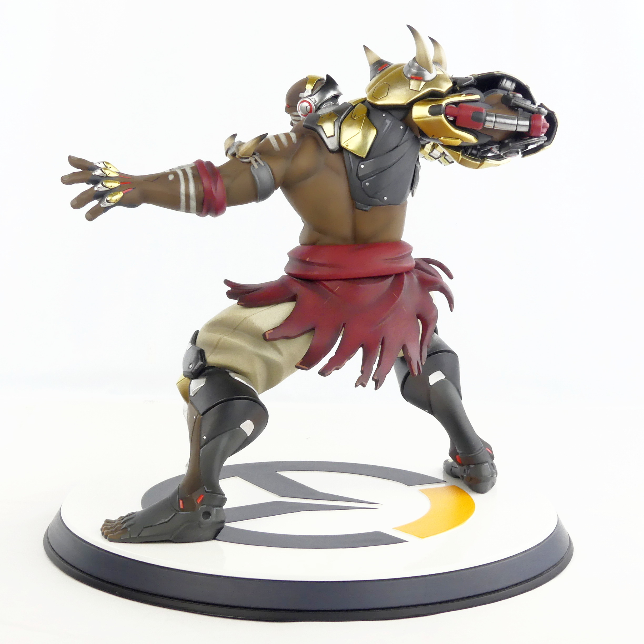 Voir photo 3 de Grande figurine Overwatch : Doomfist 33 cm - 2018 Grande figurine Overwatch : Doomfist 33 cm - 2018 reconditionné photo 3