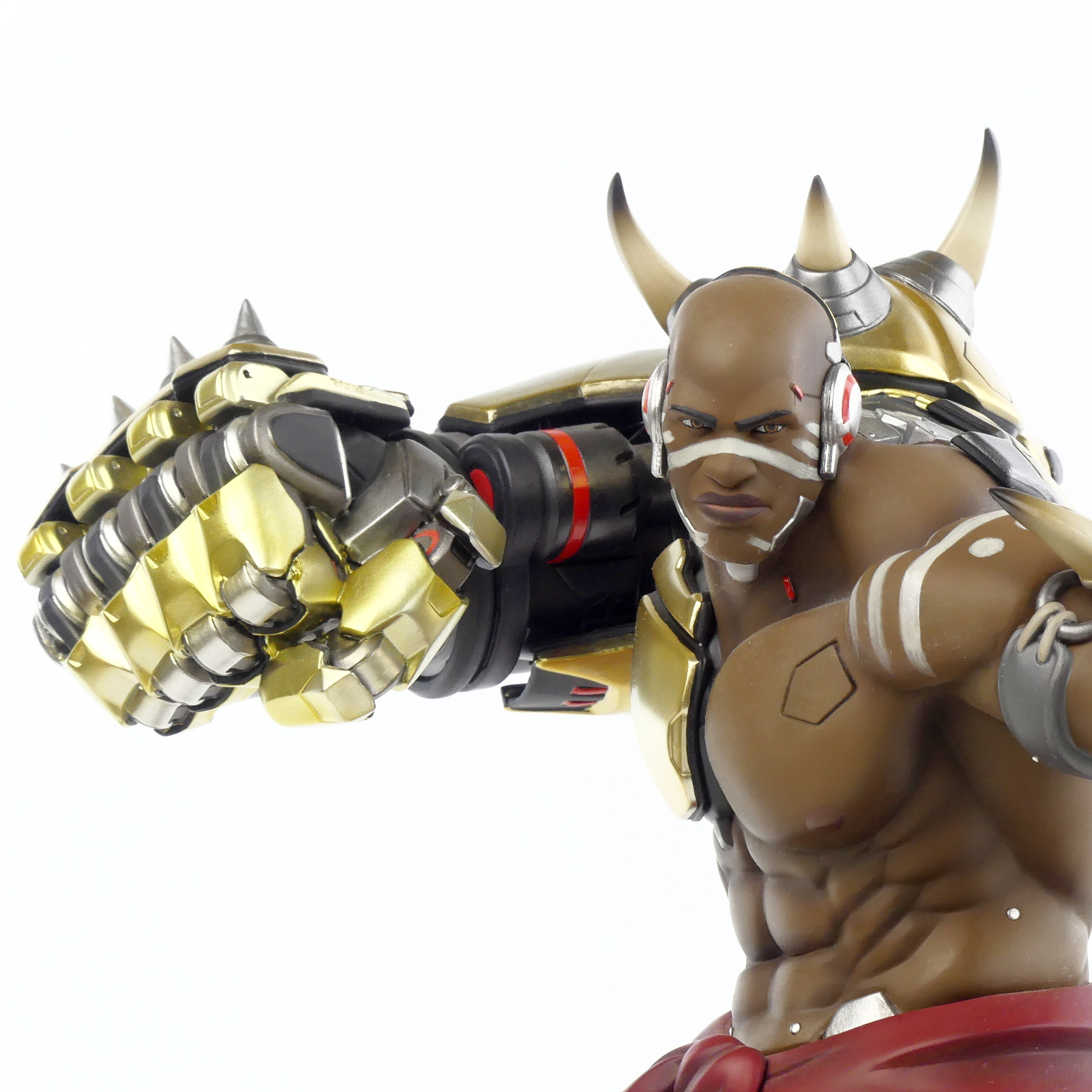 Voir photo 5 de Grande figurine Overwatch : Doomfist 33 cm - 2018 Grande figurine Overwatch : Doomfist 33 cm - 2018 reconditionné photo 5