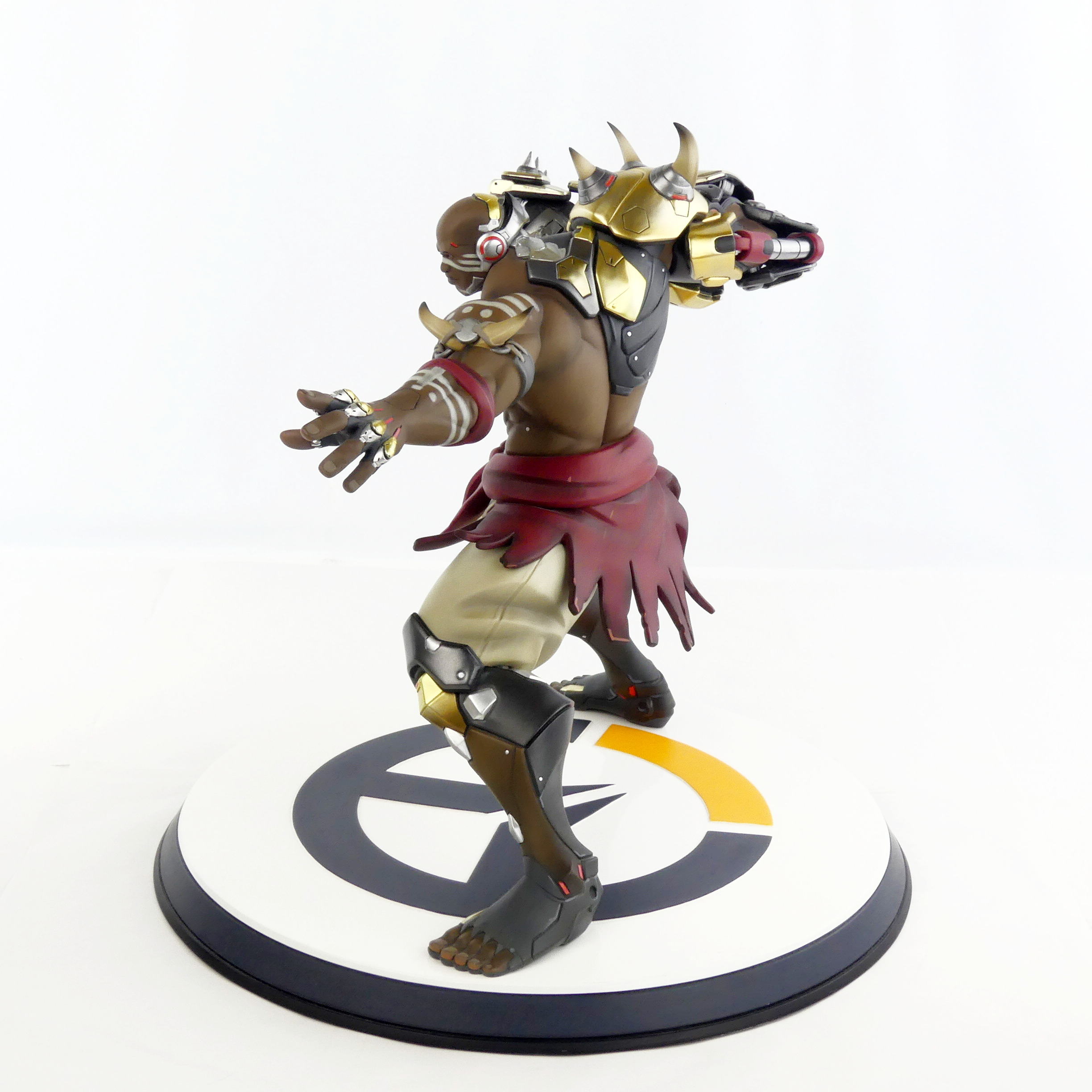 Voir photo 6 de Grande figurine Overwatch : Doomfist 33 cm - 2018 Grande figurine Overwatch : Doomfist 33 cm - 2018 reconditionné photo 6