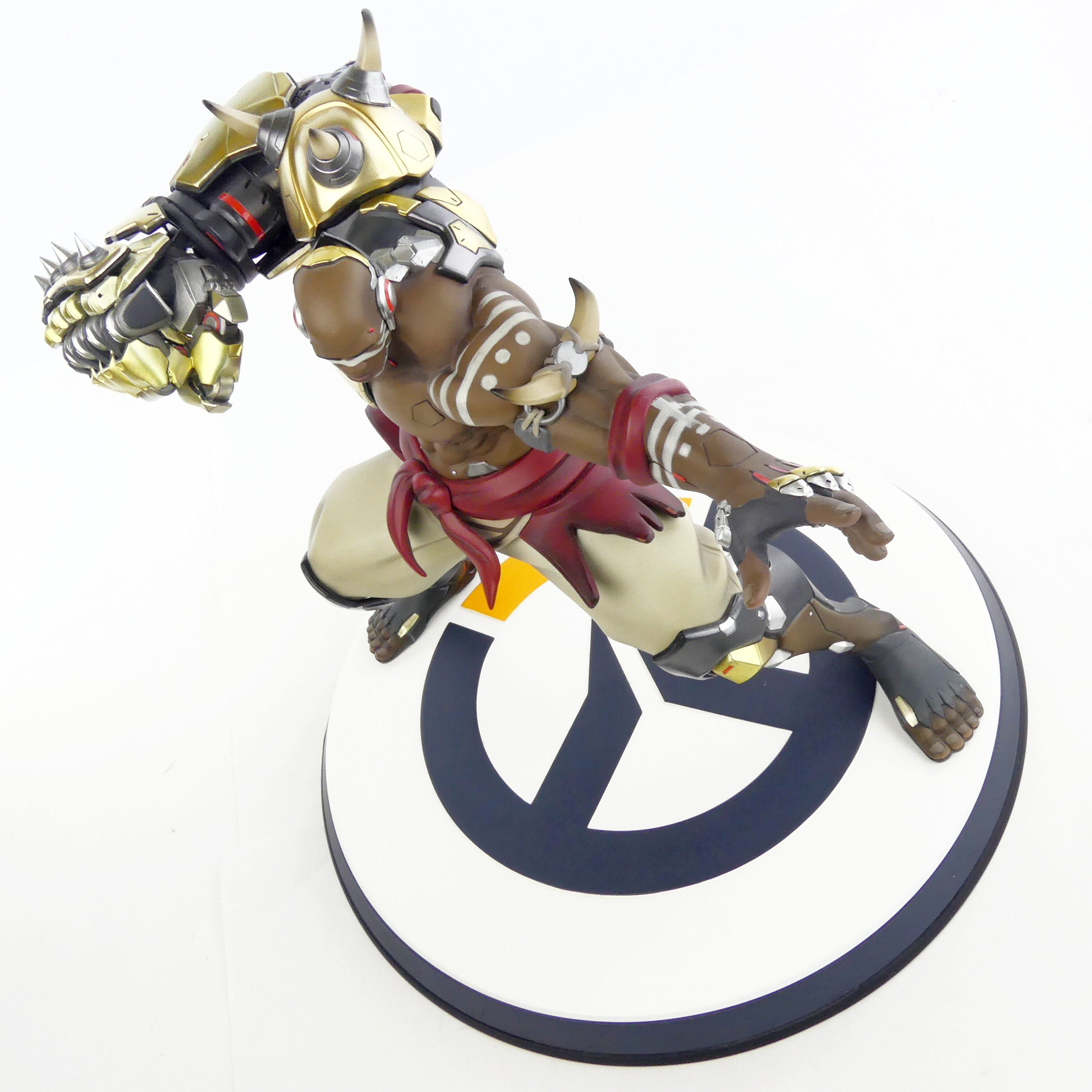 Voir photo 7 de Grande figurine Overwatch : Doomfist 33 cm - 2018 Grande figurine Overwatch : Doomfist 33 cm - 2018 reconditionné photo 7
