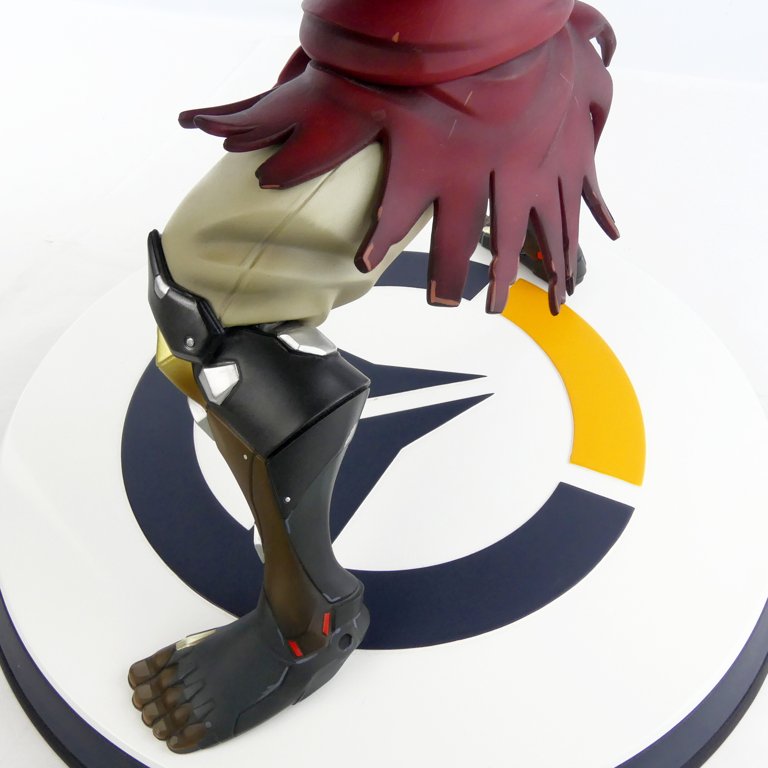 Voir photo 8 de Grande figurine Overwatch : Doomfist 33 cm - 2018 Grande figurine Overwatch : Doomfist 33 cm - 2018 reconditionné photo 8