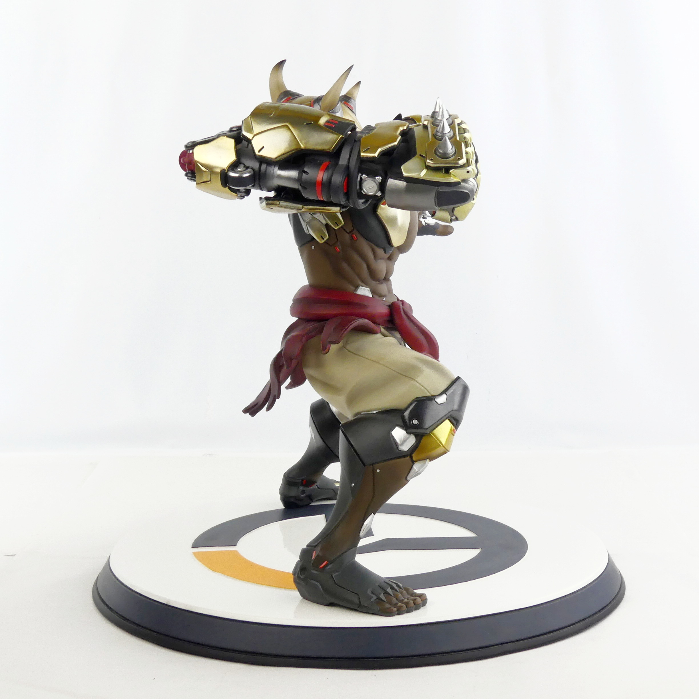 Voir photo 9 de Grande figurine Overwatch : Doomfist 33 cm - 2018 Grande figurine Overwatch : Doomfist 33 cm - 2018 reconditionné photo 9