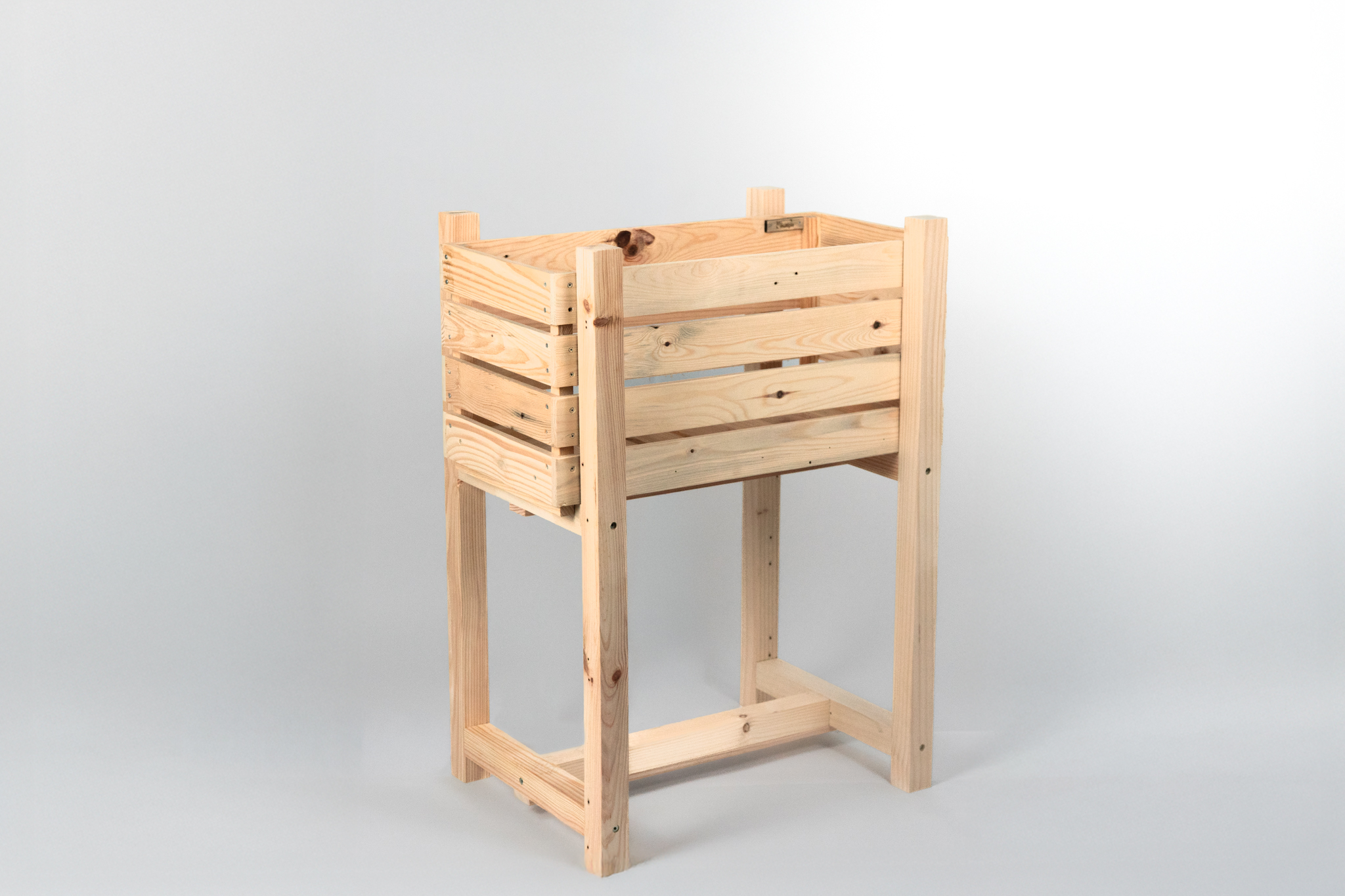 Grande jardinière en bois recyclé Parfait état - 35,00 € Grande jardinière en bois recyclé Parfait état reconditionné disponible sur Label Emmaüs